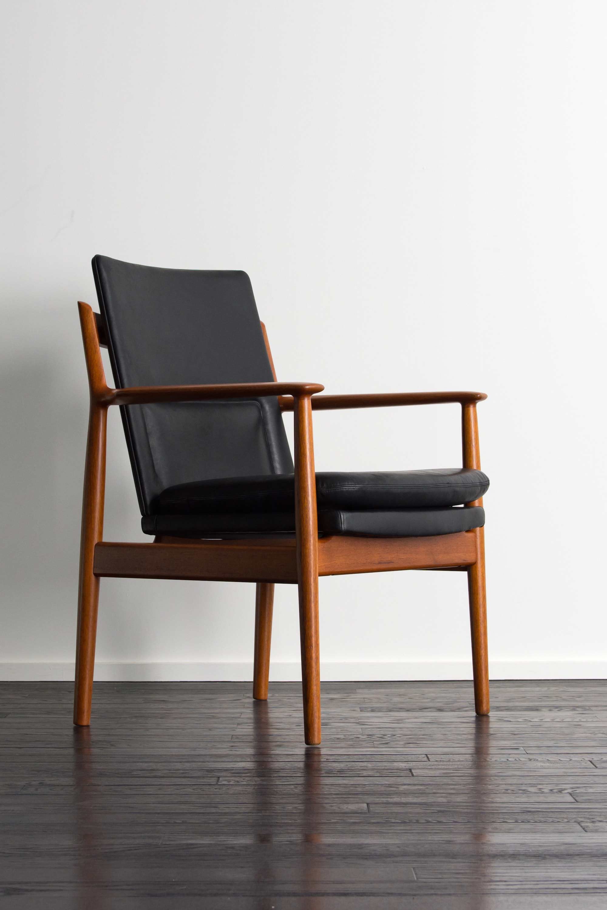 #431 Arm Chair designed by Arne Vodder