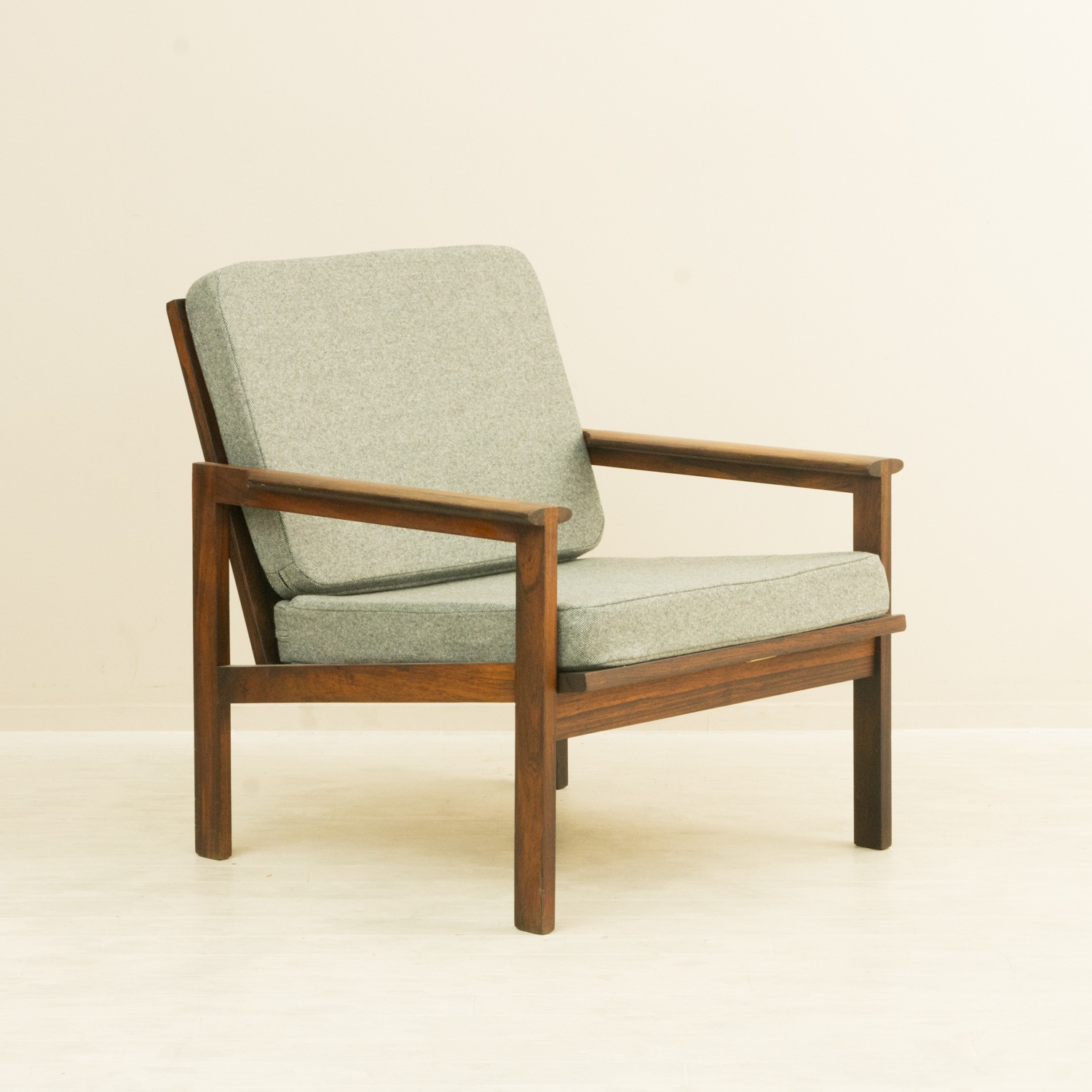#4 Capella Chair by Illum Wikkelso