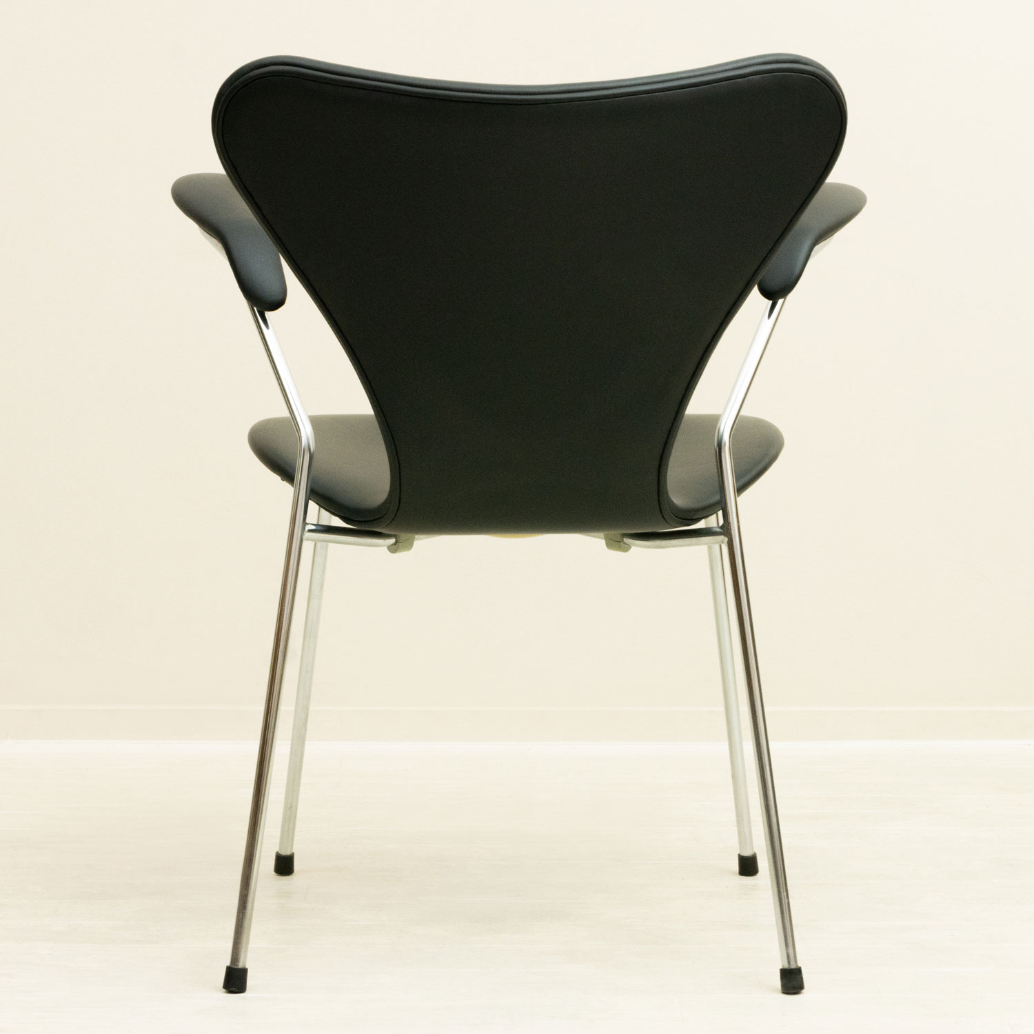 ��2�ӥ��åȡ� Arne Jacobsen (����͡��䥳�֥���) FH3207 Seven chair �̲�������ơ��� | ������
