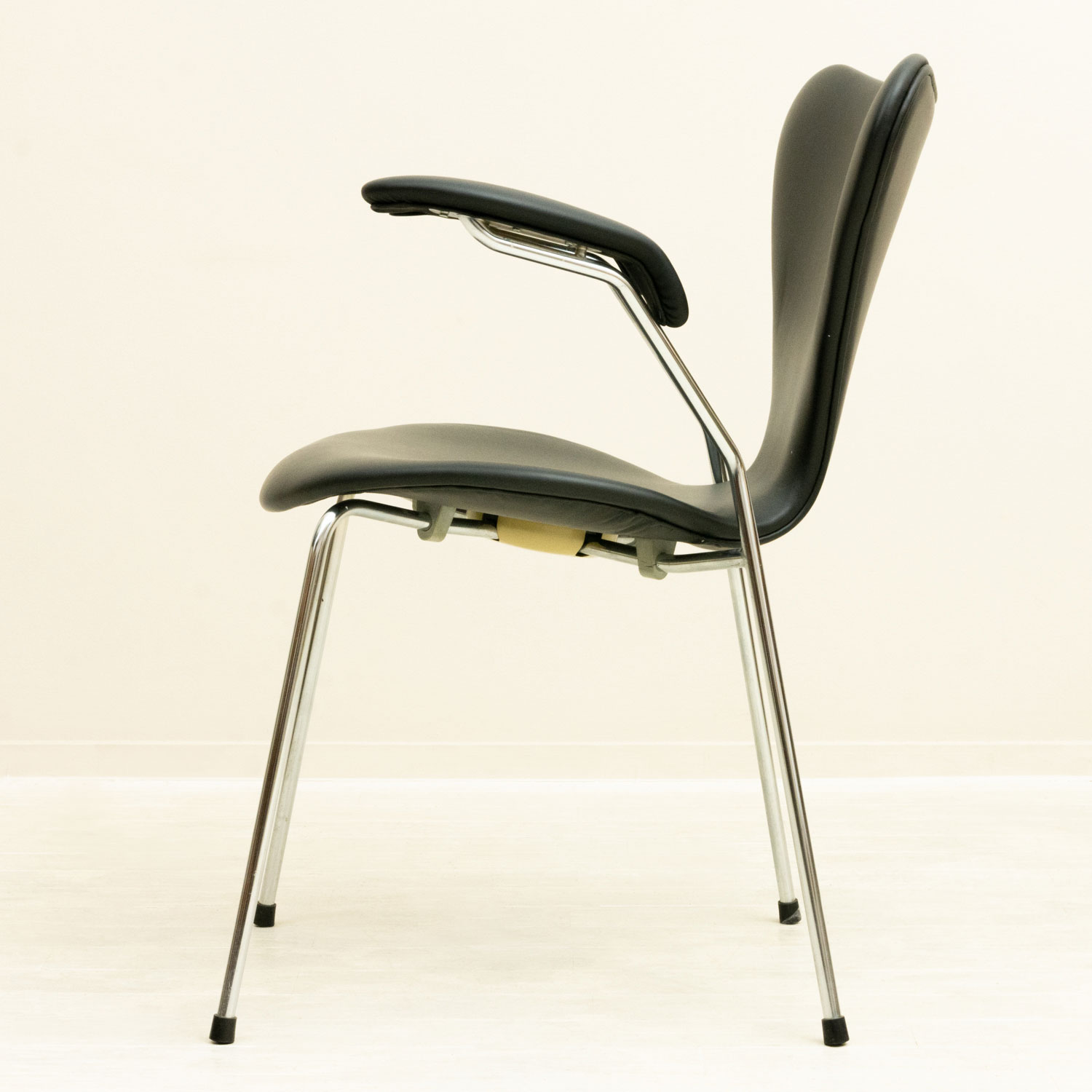��2�ӥ��åȡ� Arne Jacobsen (����͡��䥳�֥���) FH3207 Seven chair �̲�������ơ��� | ������