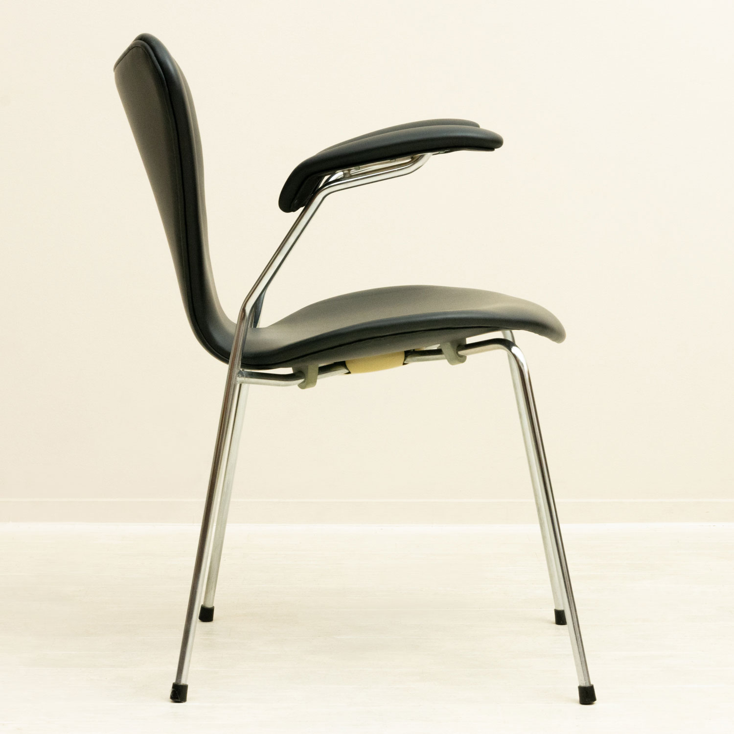 ��2�ӥ��åȡ� Arne Jacobsen (����͡��䥳�֥���) FH3207 Seven chair �̲�������ơ��� | ������