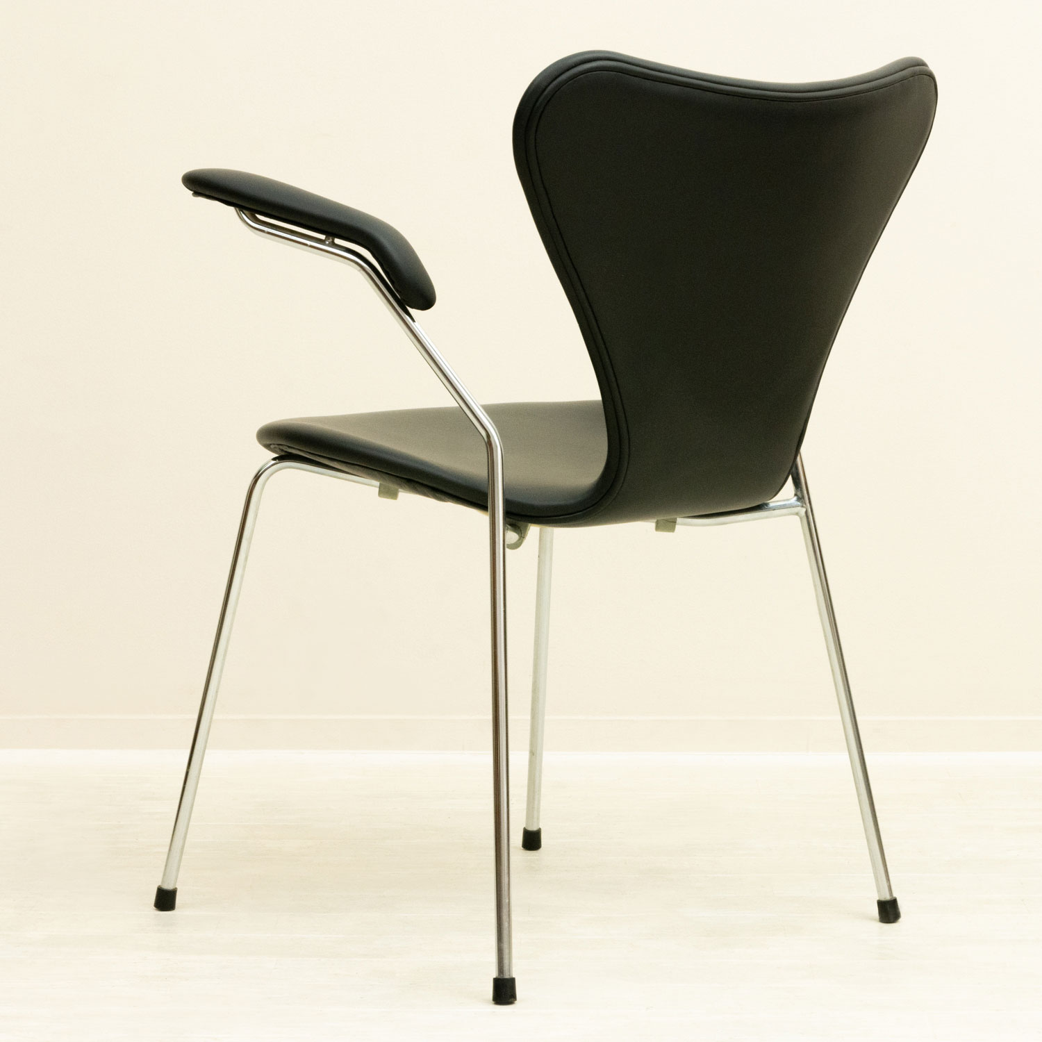 ��2�ӥ��åȡ� Arne Jacobsen (����͡��䥳�֥���) FH3207 Seven chair �̲�������ơ��� | ������