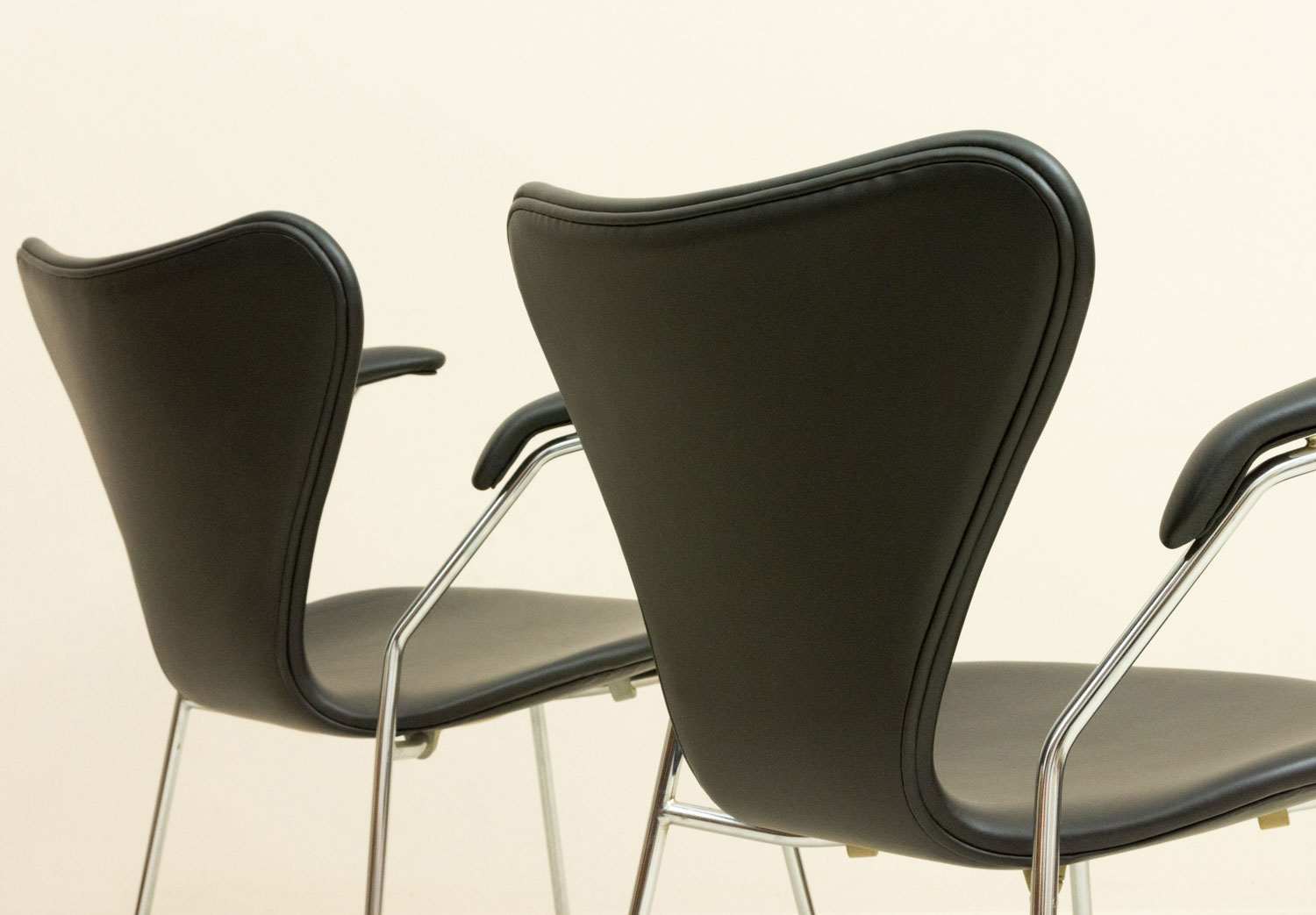 ��2�ӥ��åȡ� Arne Jacobsen (����͡��䥳�֥���) FH3207 Seven chair �̲�������ơ��� | ������