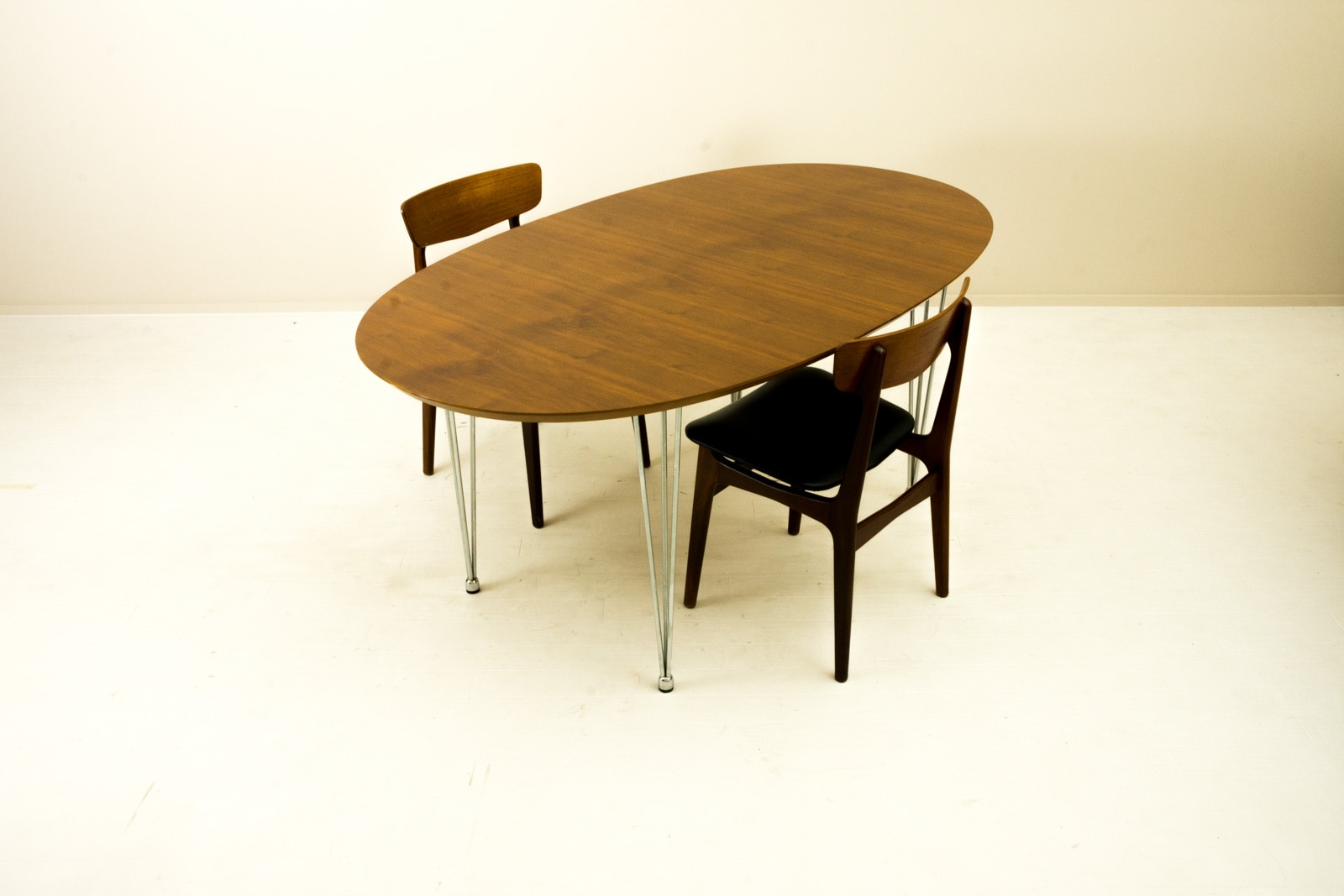 ラウンドダイニングテーブル高級デザイナーズ家具の通販