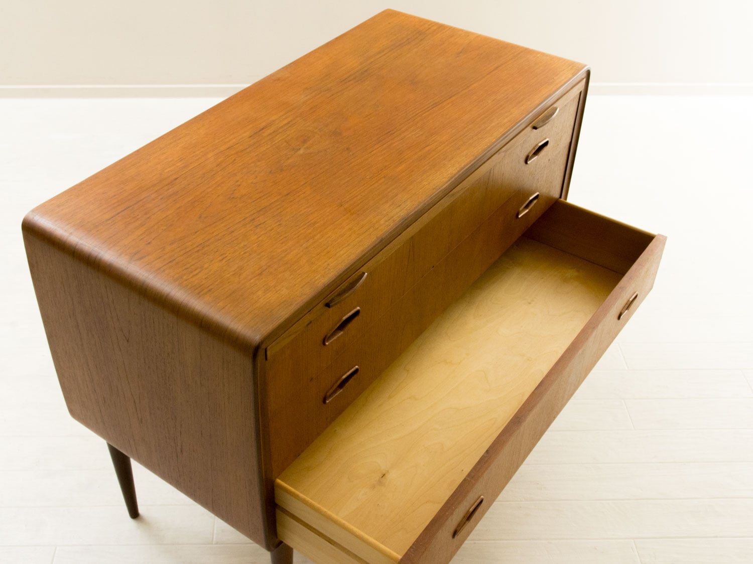 Johannes Andersen（ヨハネス・アンダーセン） Small Chest 剥離