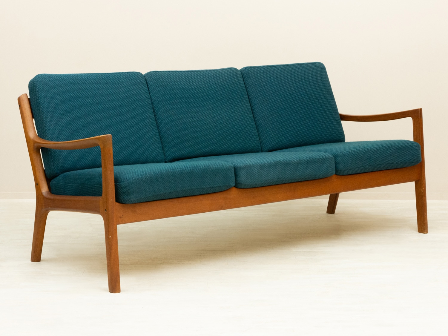 #166 Senator 3seaters Sofa by Ole Wanscher 