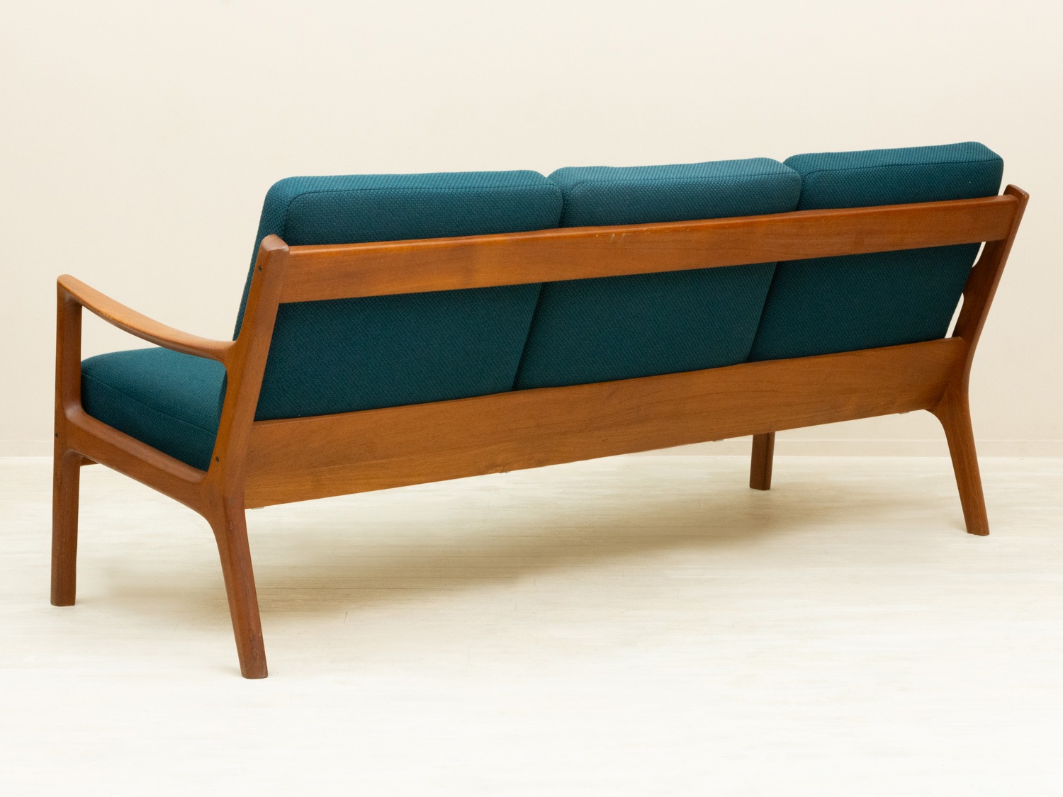 #166 Senator 3seaters Sofa by Ole Wanscher 