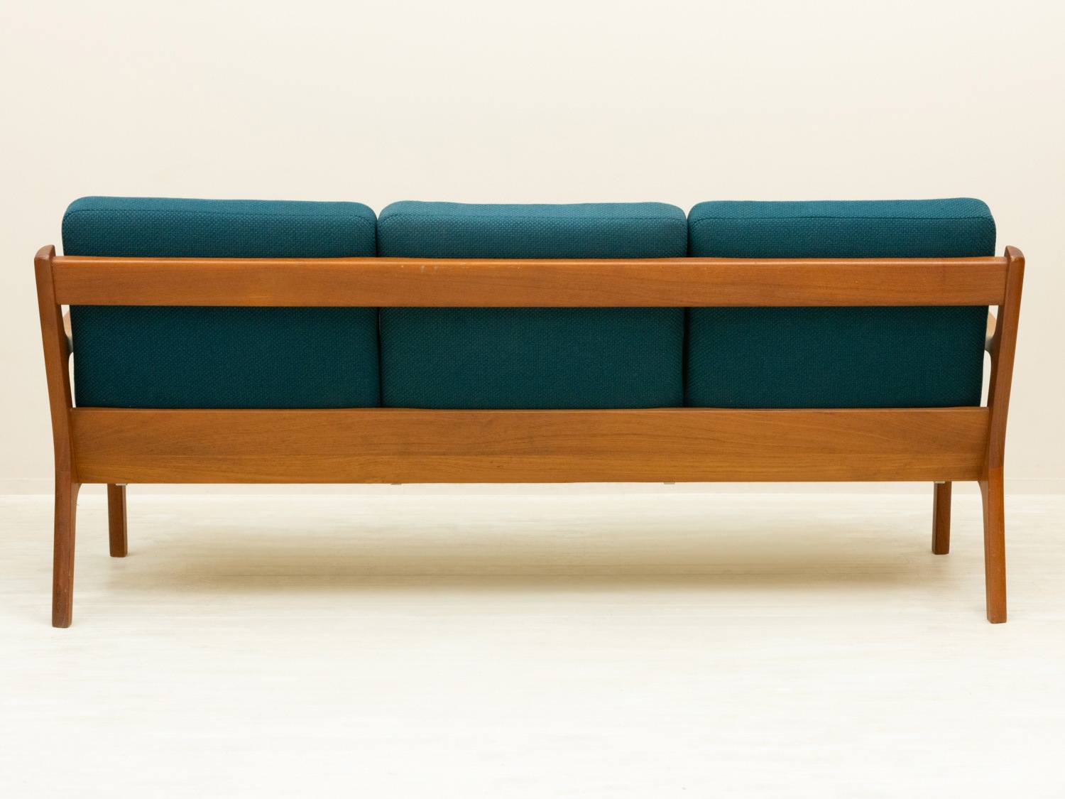 #166 Senator 3seaters Sofa by Ole Wanscher 