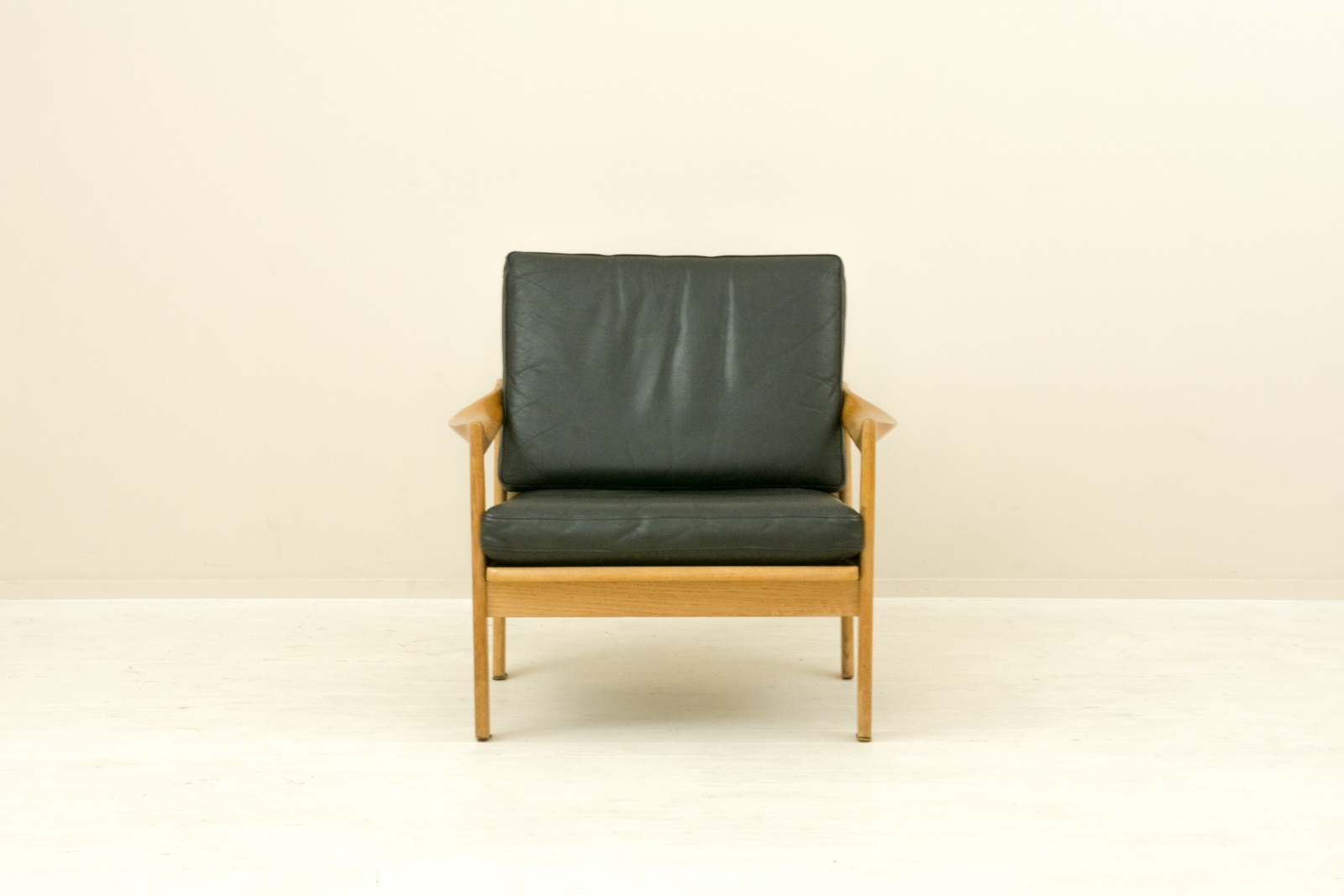 Single Sofa by Illum Wikkelso