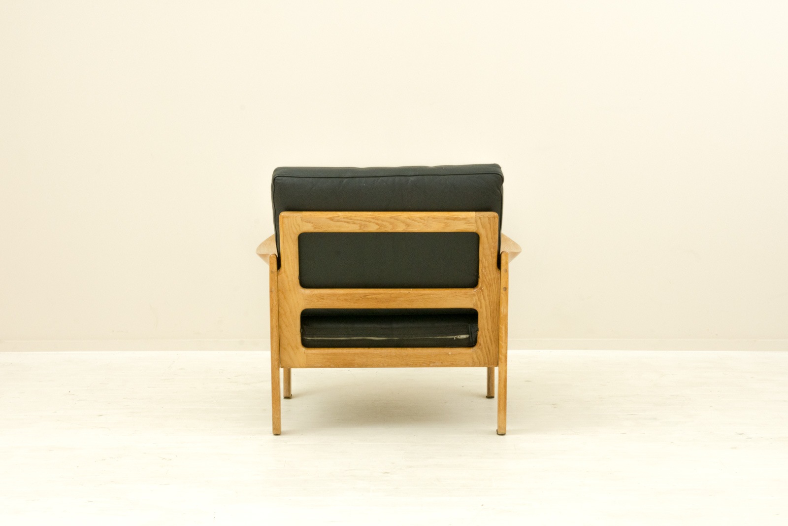 Single Sofa by Illum Wikkelso
