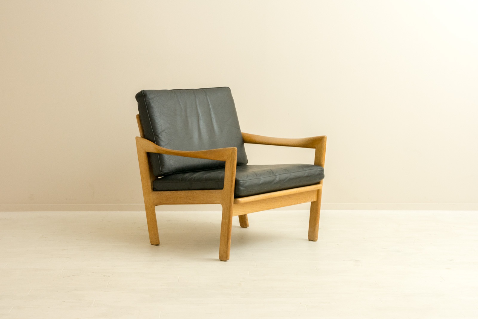 Single Sofa by Illum Wikkelso