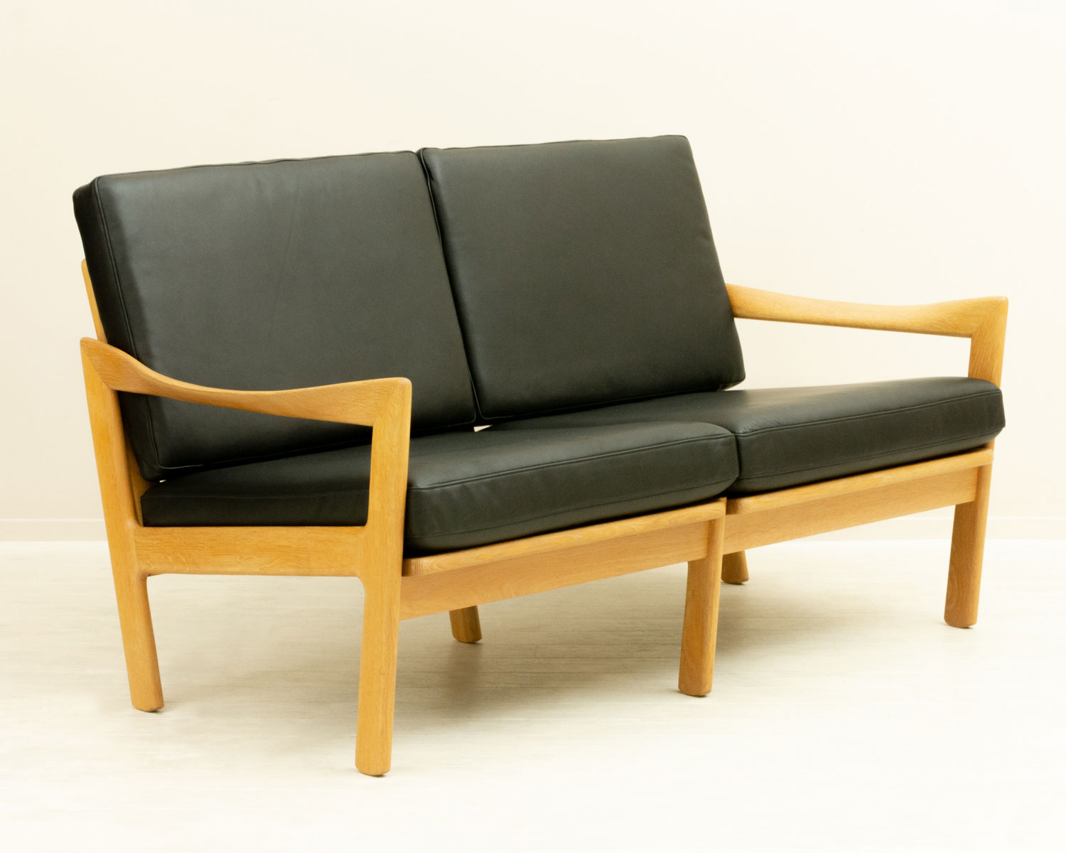 2seater Sofa by Illum Wikkelso