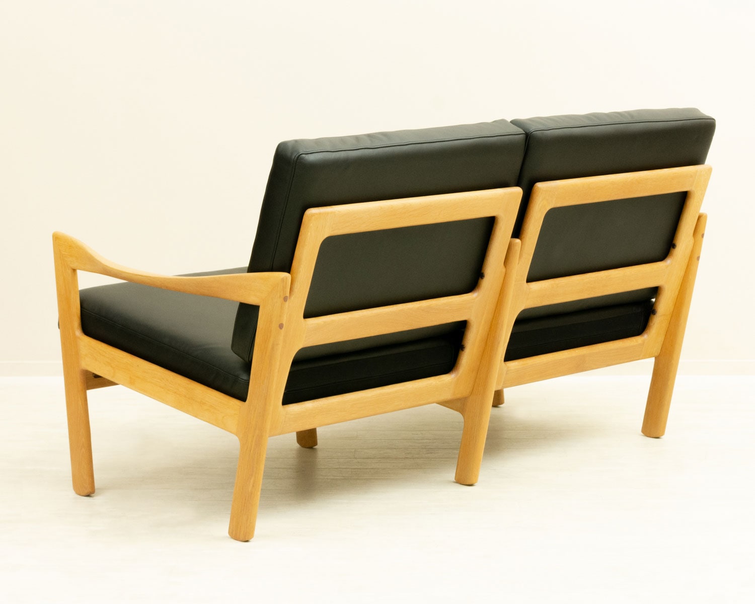 2seater Sofa by Illum Wikkelso