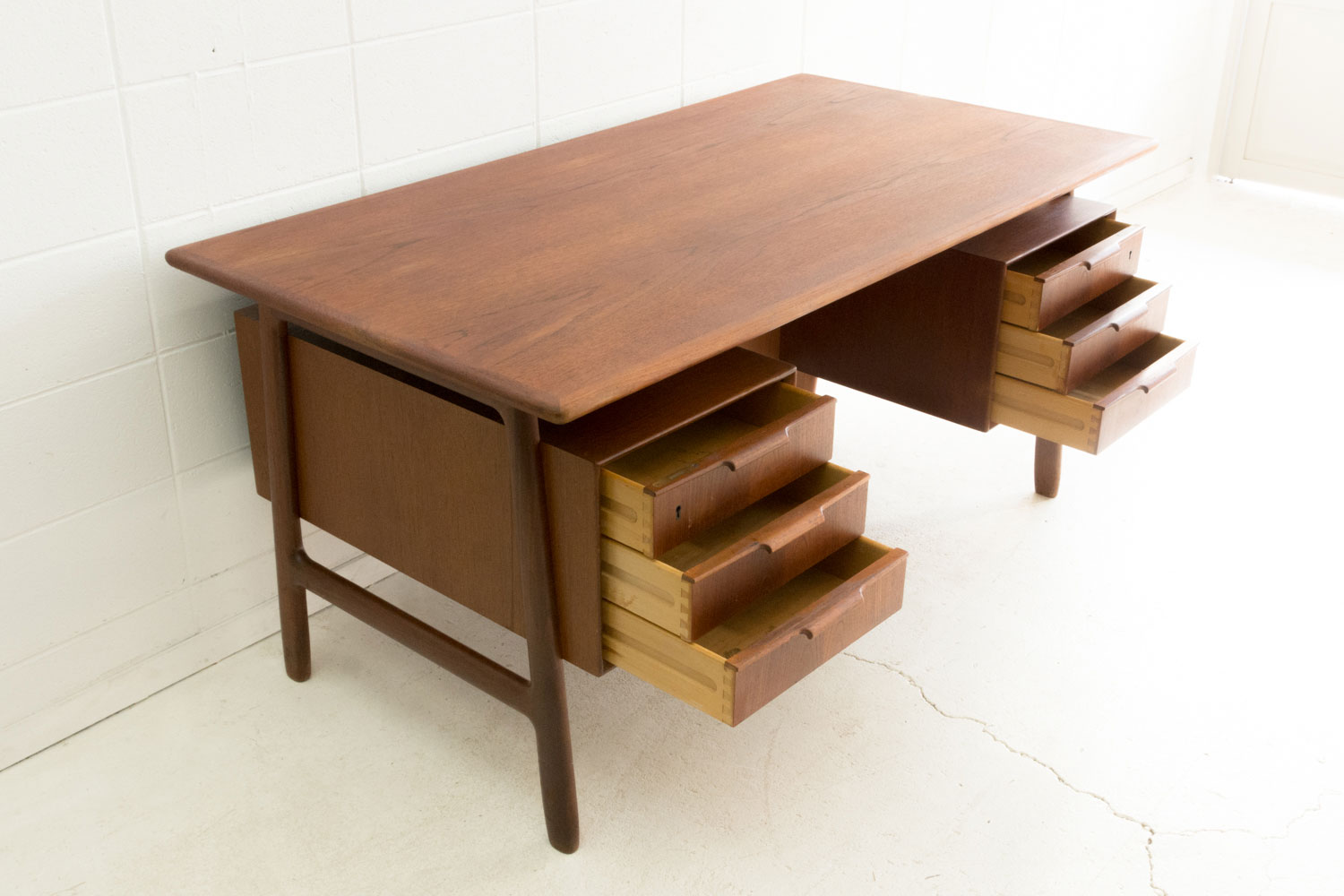 Model.75 Desk by Omann Jun