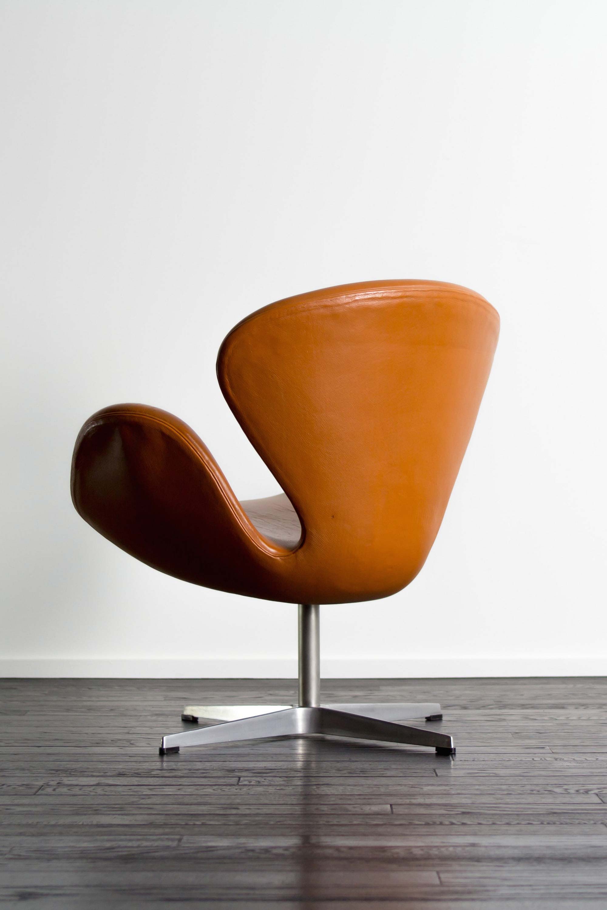 Swan Chair by Arne Jacobsen