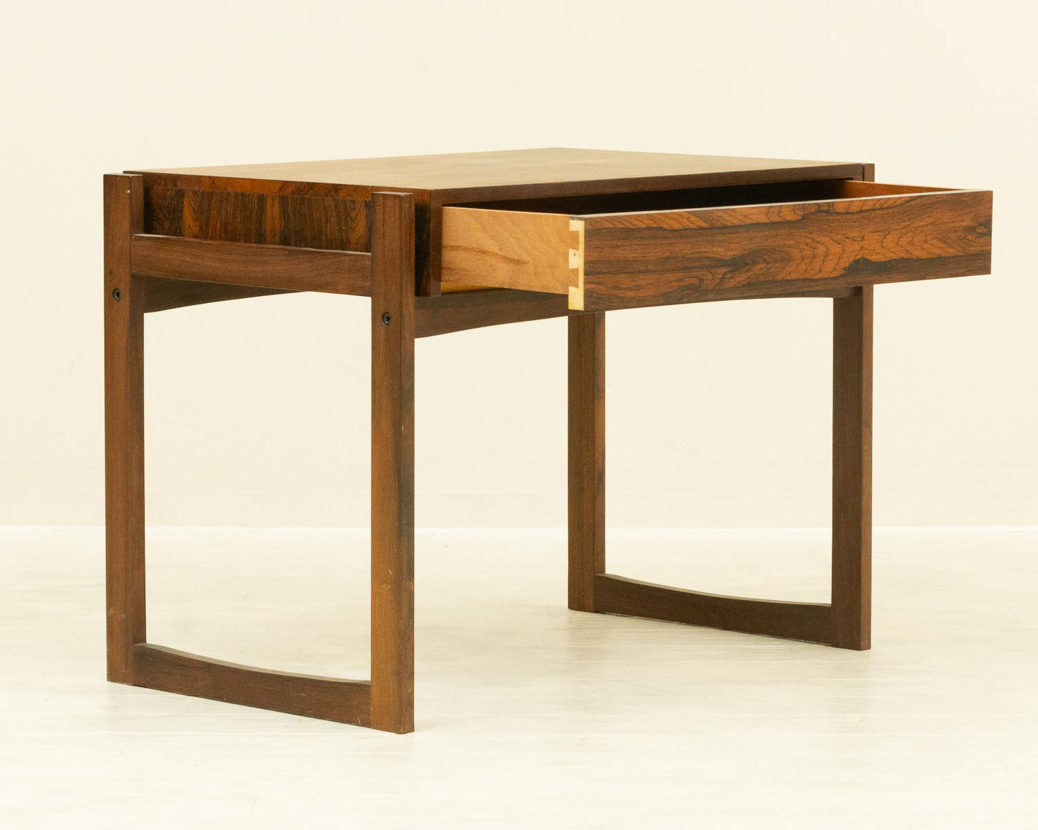 ヴィンテージ　コーヒーテーブル　ローズウッド x スモークガラス サイドテーブル ヴィンテージ コーヒーテーブル ローズウッド x スモークガラス サイド