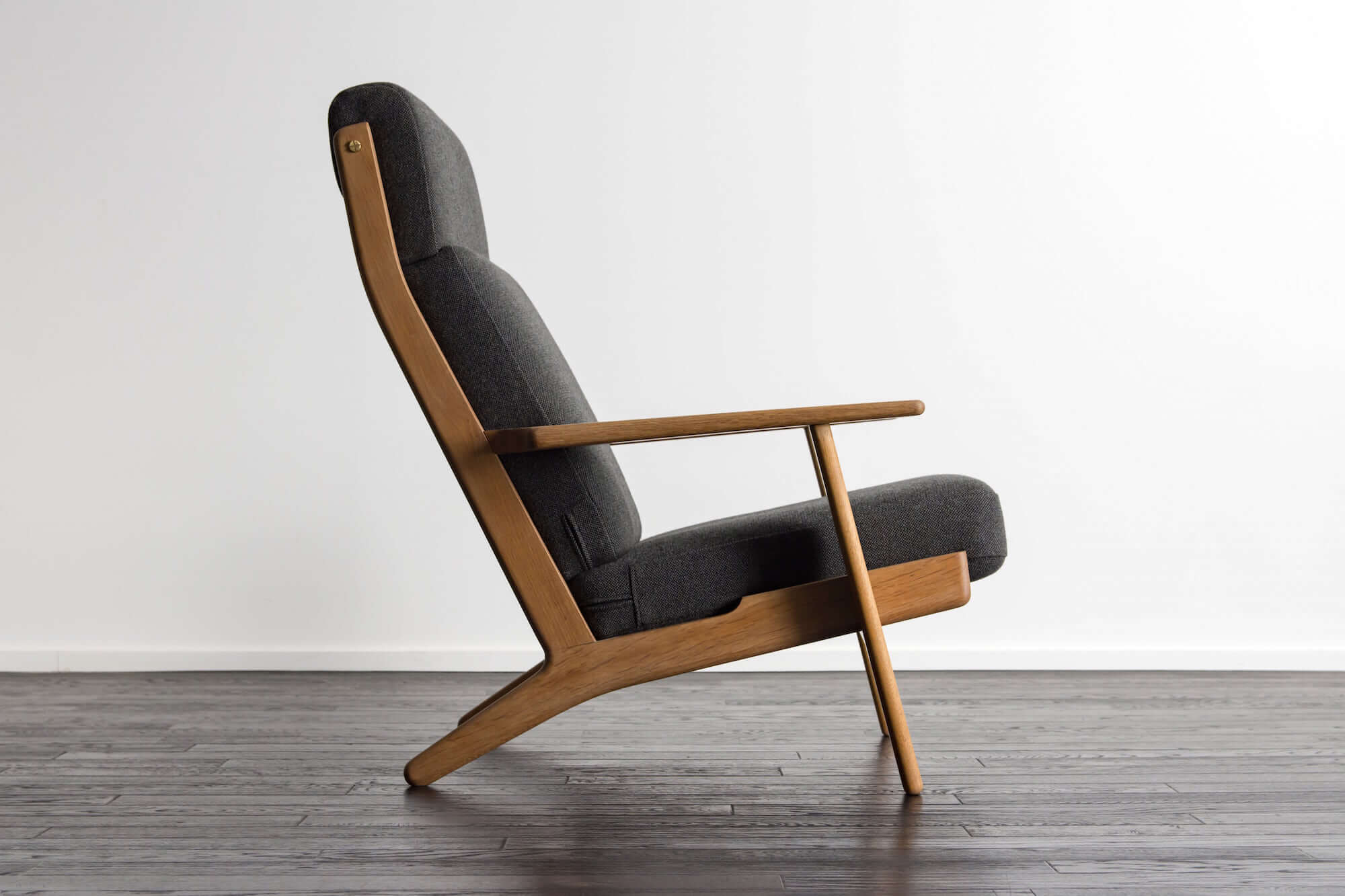 GE290A High back Chair by Hans J Wegner