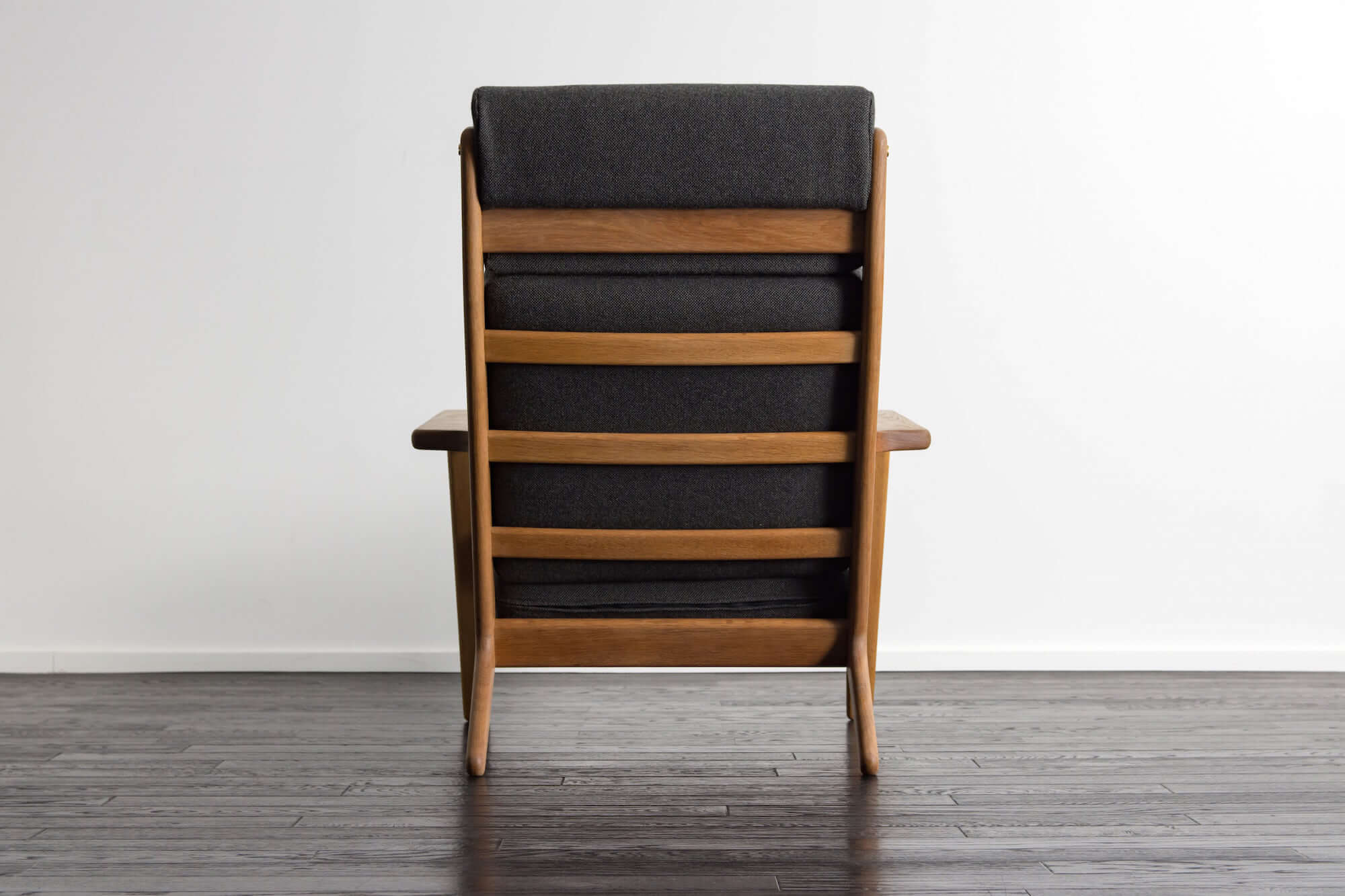 GE290A High back Chair by Hans J Wegner