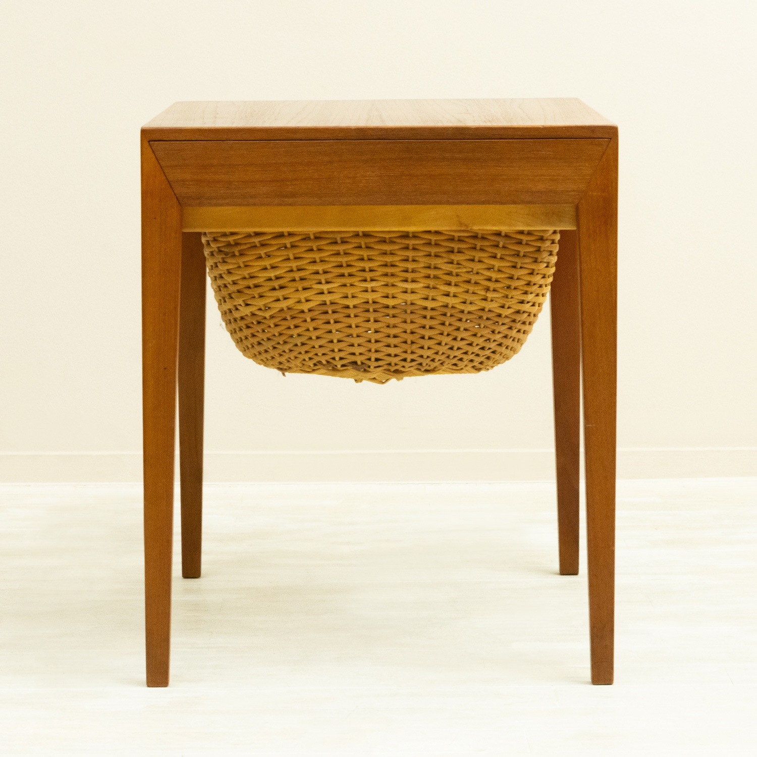 Sewing Table by Severin Hansen Jr�ʥ��֥�󡦥ϥ󥻥�ˡå������󥰥ơ��֥� �����ɥơ��֥� �̲�������ơ��� �ǥ�ޡ����� ��Ǽ�ȶ� ��������
