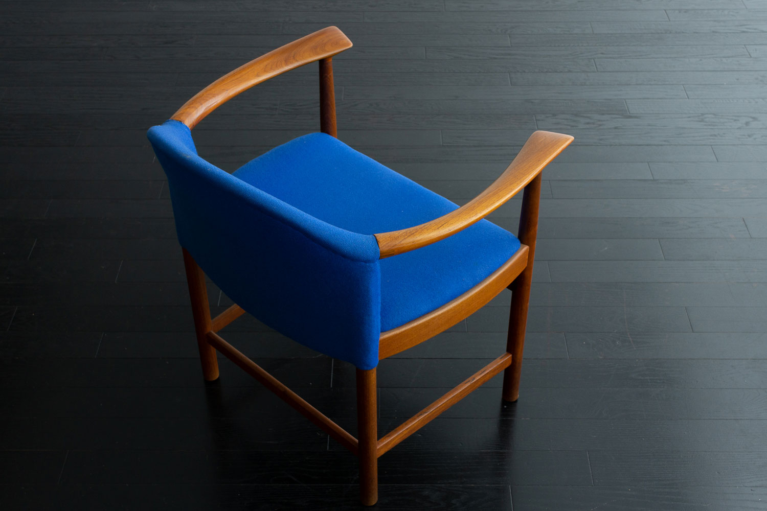 ̲ơ Arm Chair