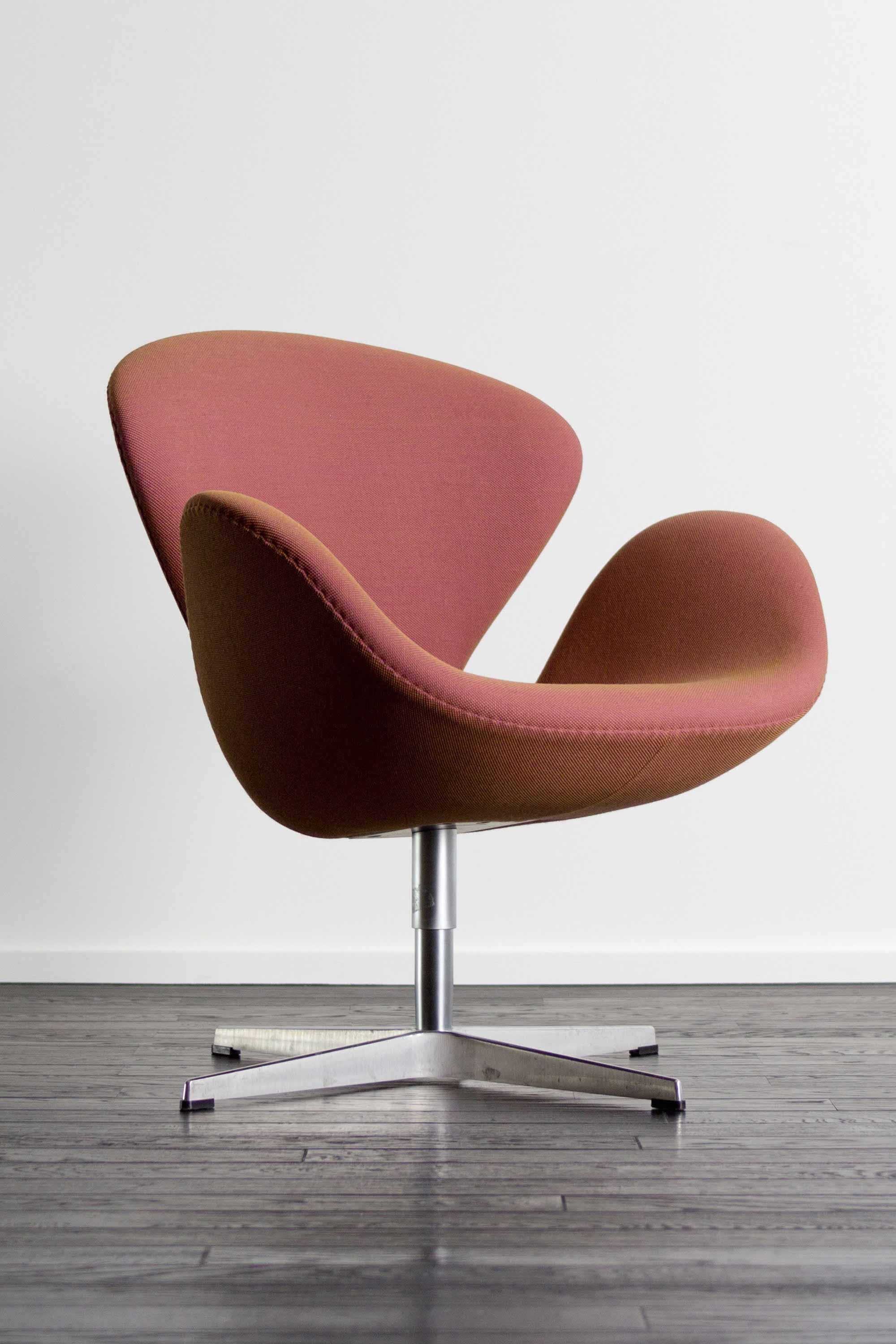 Swan Chair by Arne Jacobsen