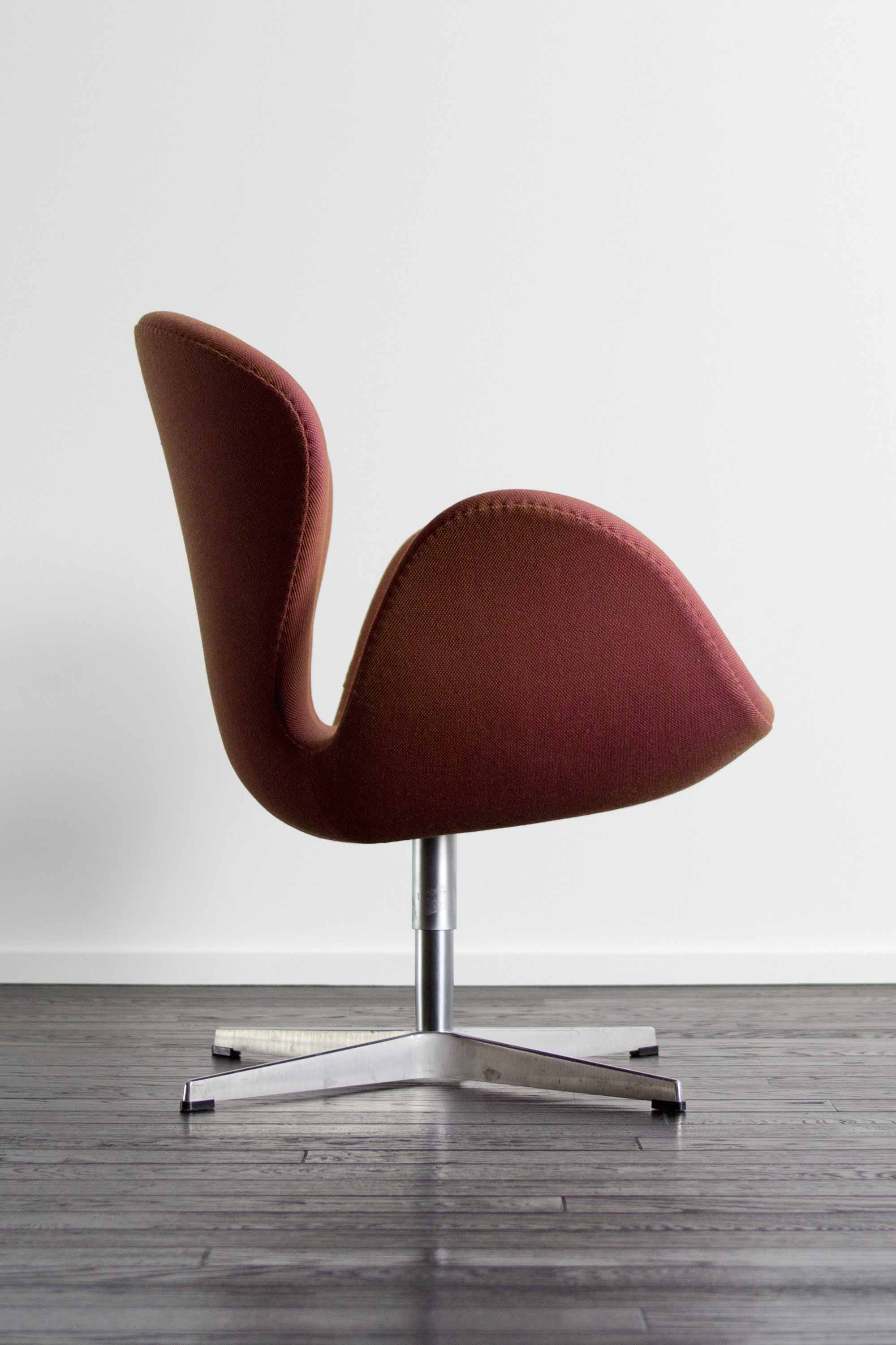 Swan Chair by Arne Jacobsen
