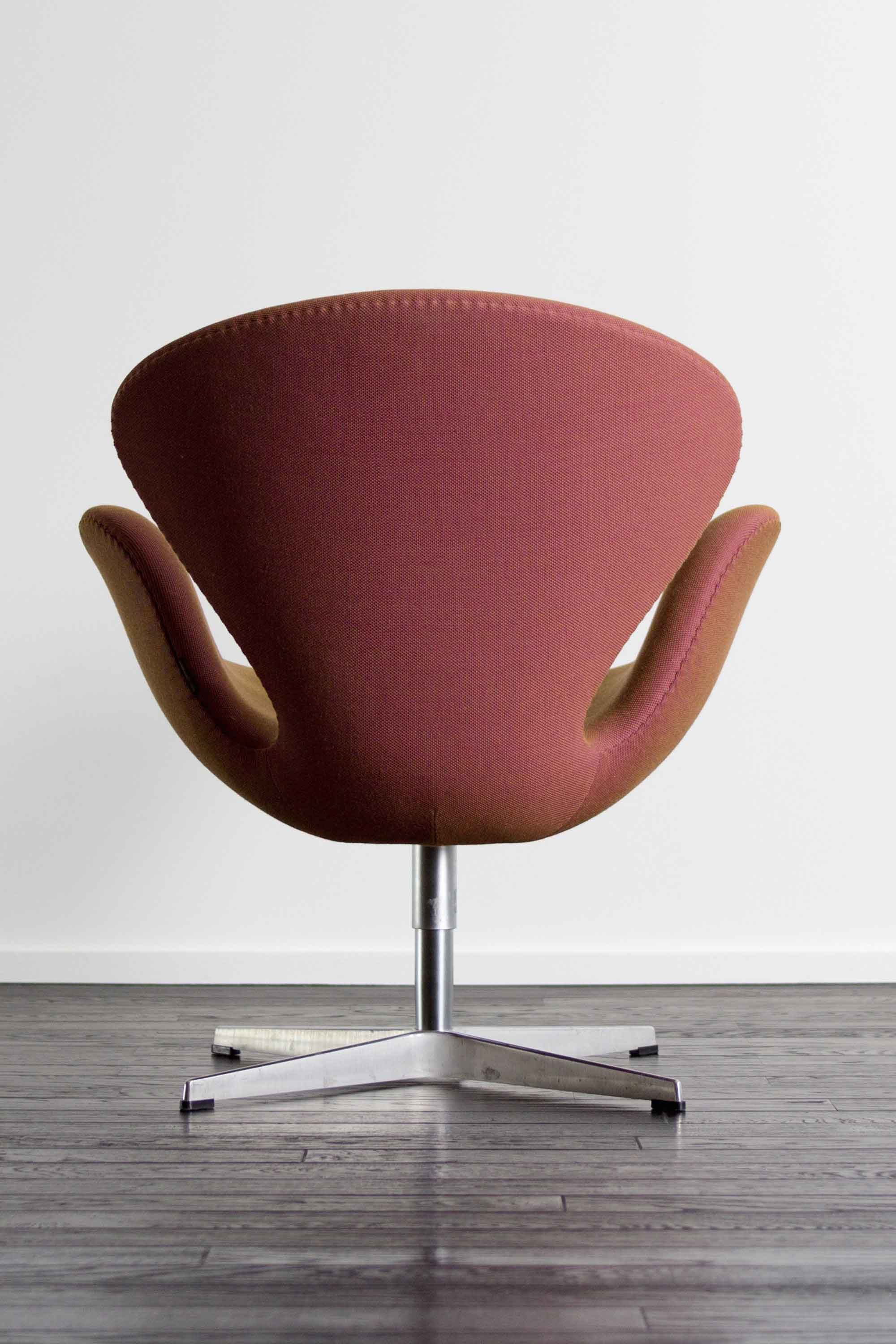 Swan Chair by Arne Jacobsen