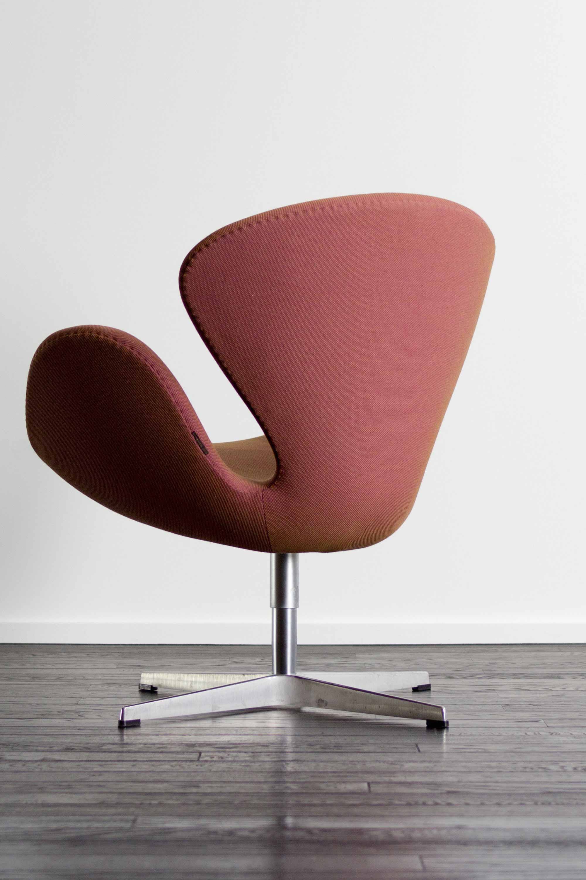 Swan Chair by Arne Jacobsen