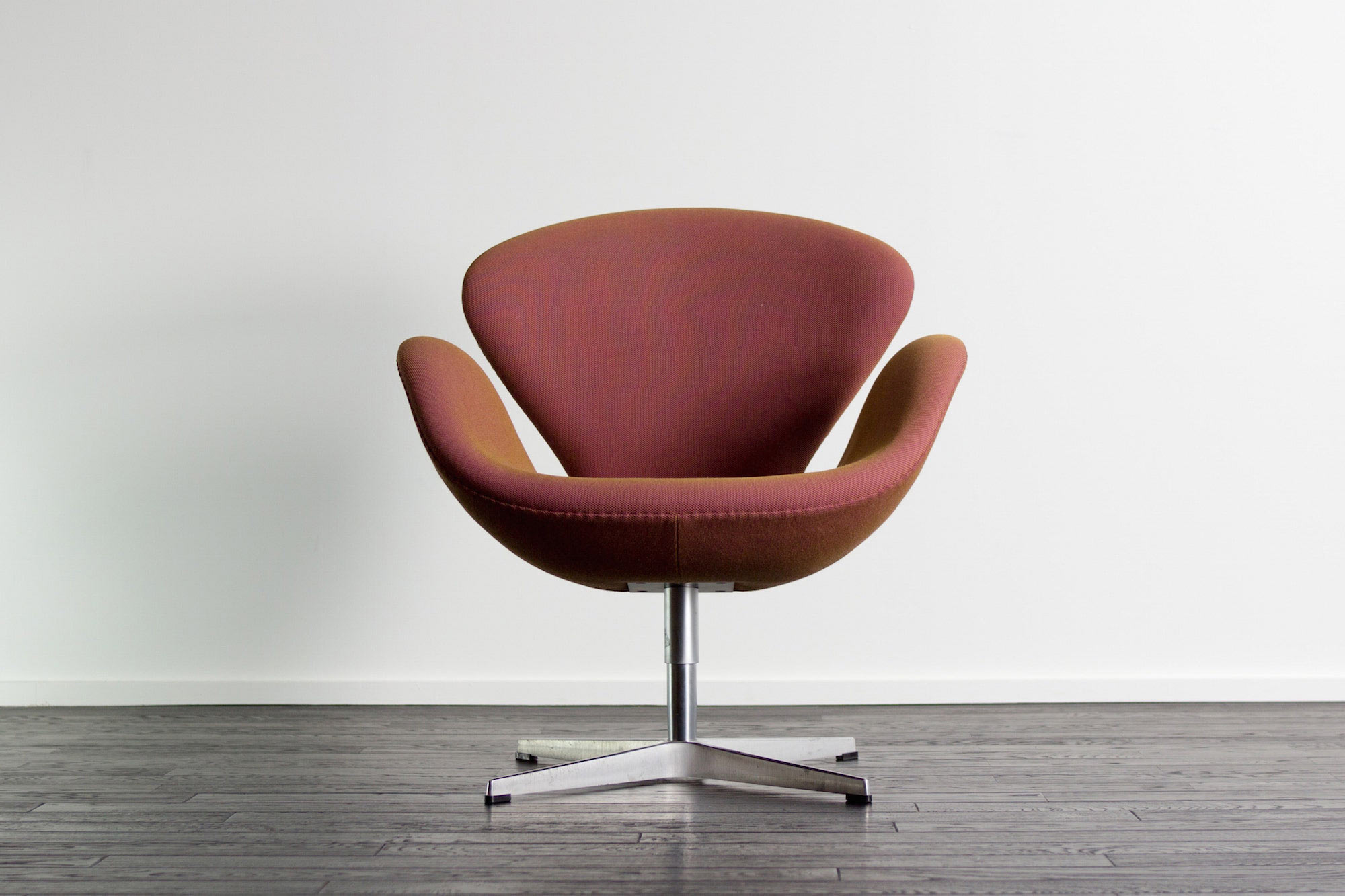 Swan Chair by Arne Jacobsen