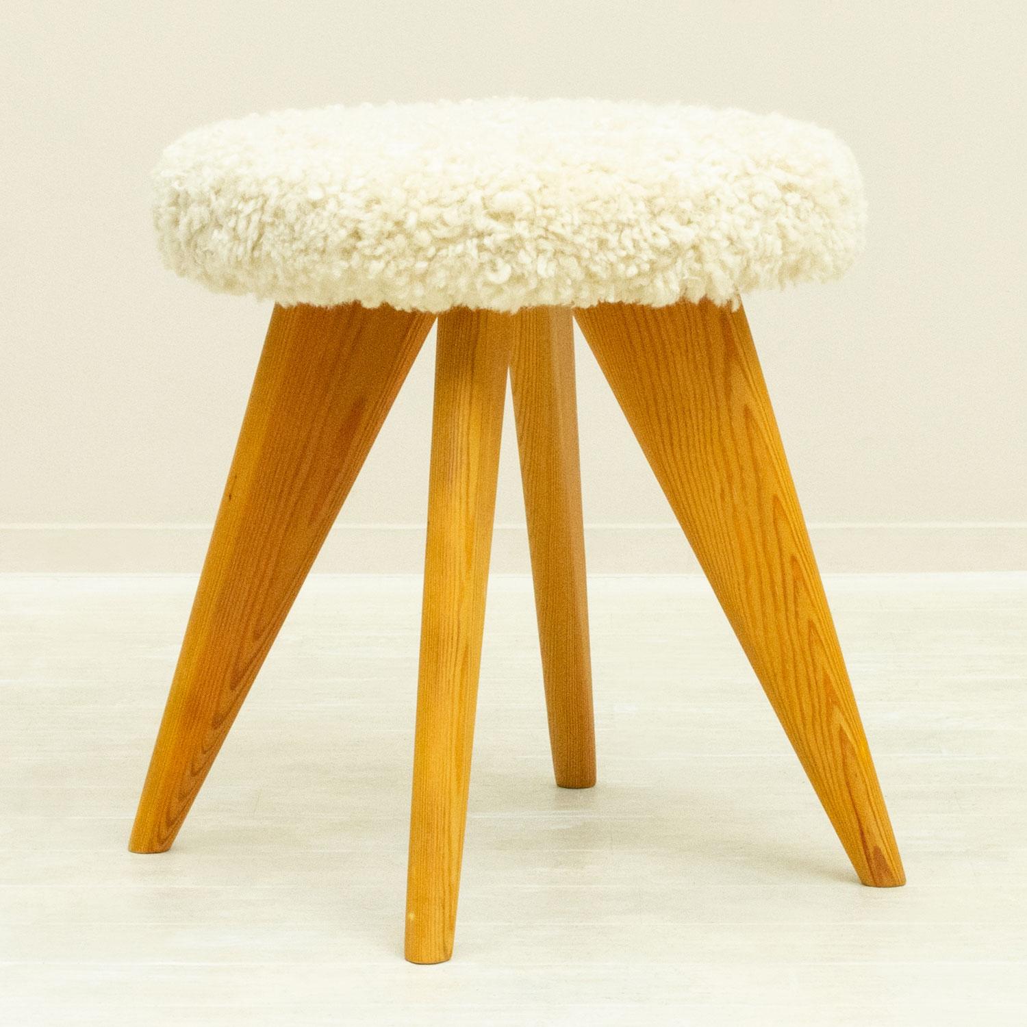 ̲ơ ġLambskin Stool  ǥޡȶ