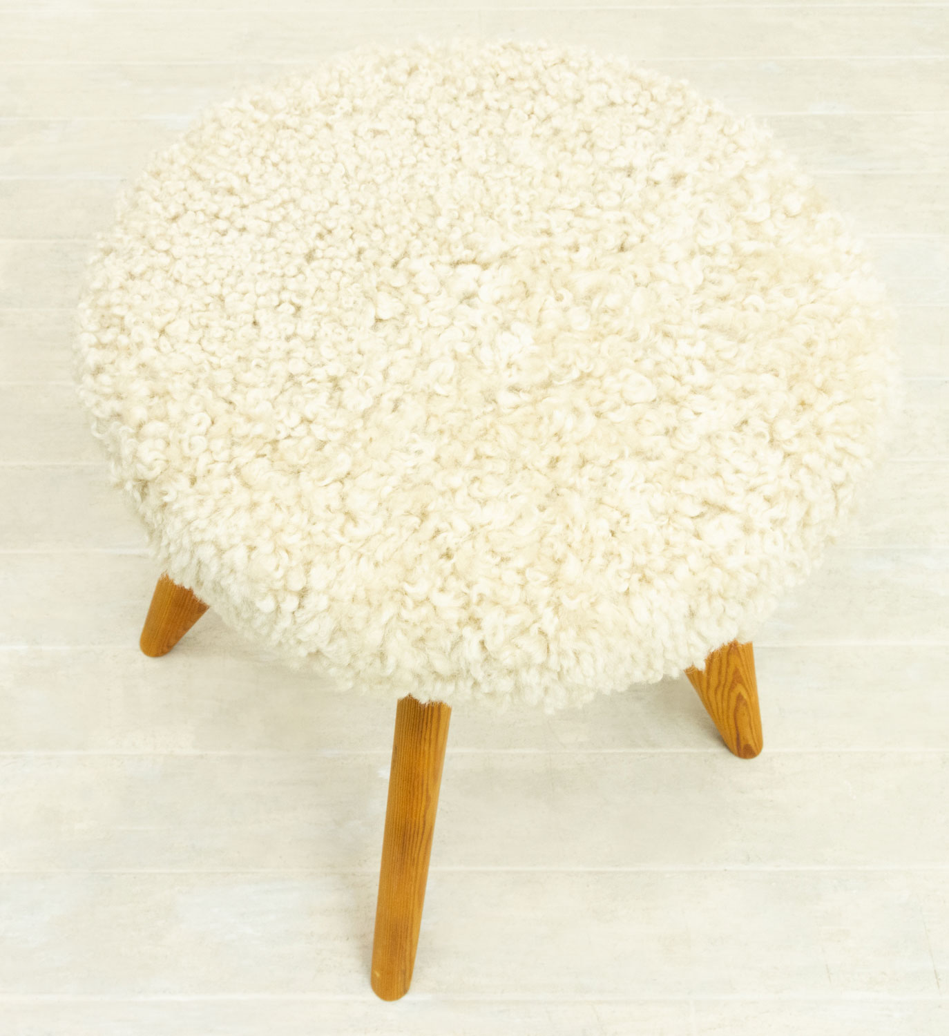 ̲ơ ġLambskin Stool  ǥޡȶ