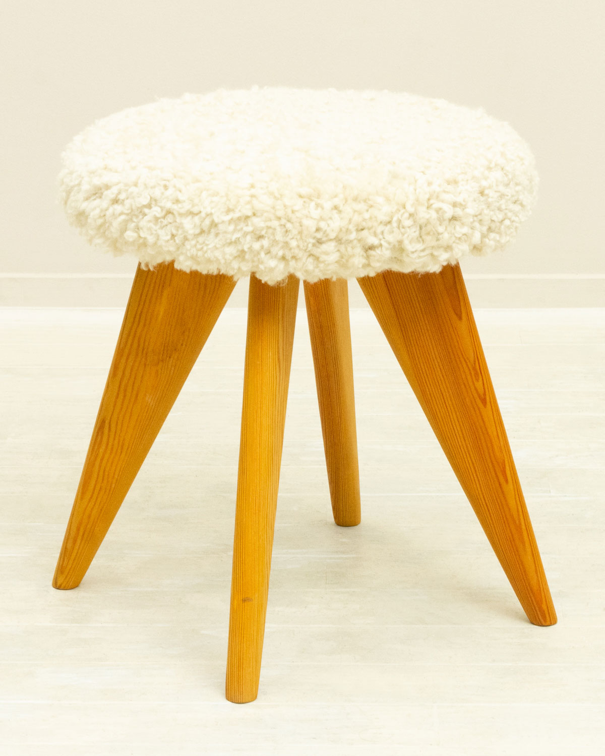 ̲ơ ġLambskin Stool  ǥޡȶ