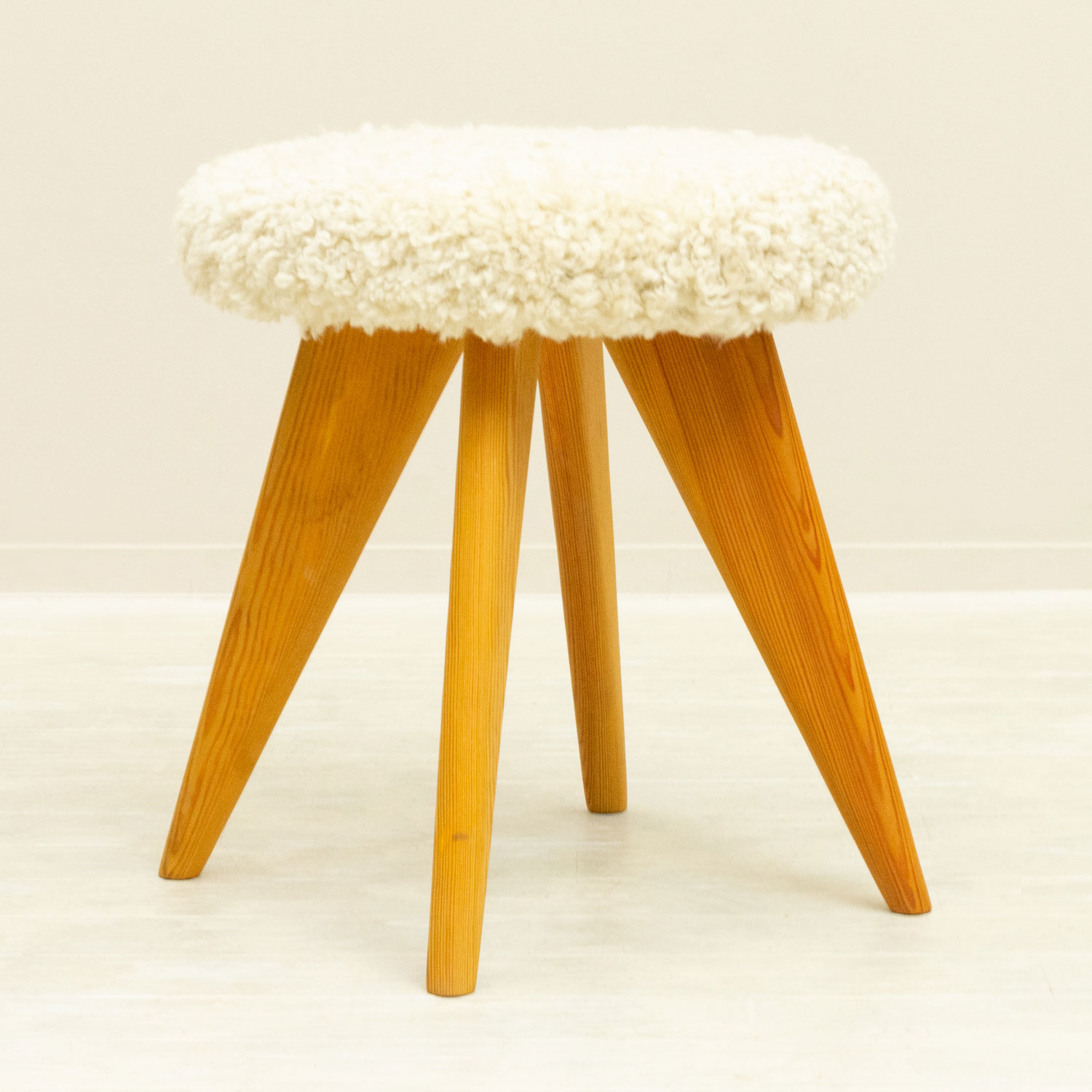 ̲ơ ġLambskin Stool  ǥޡȶ