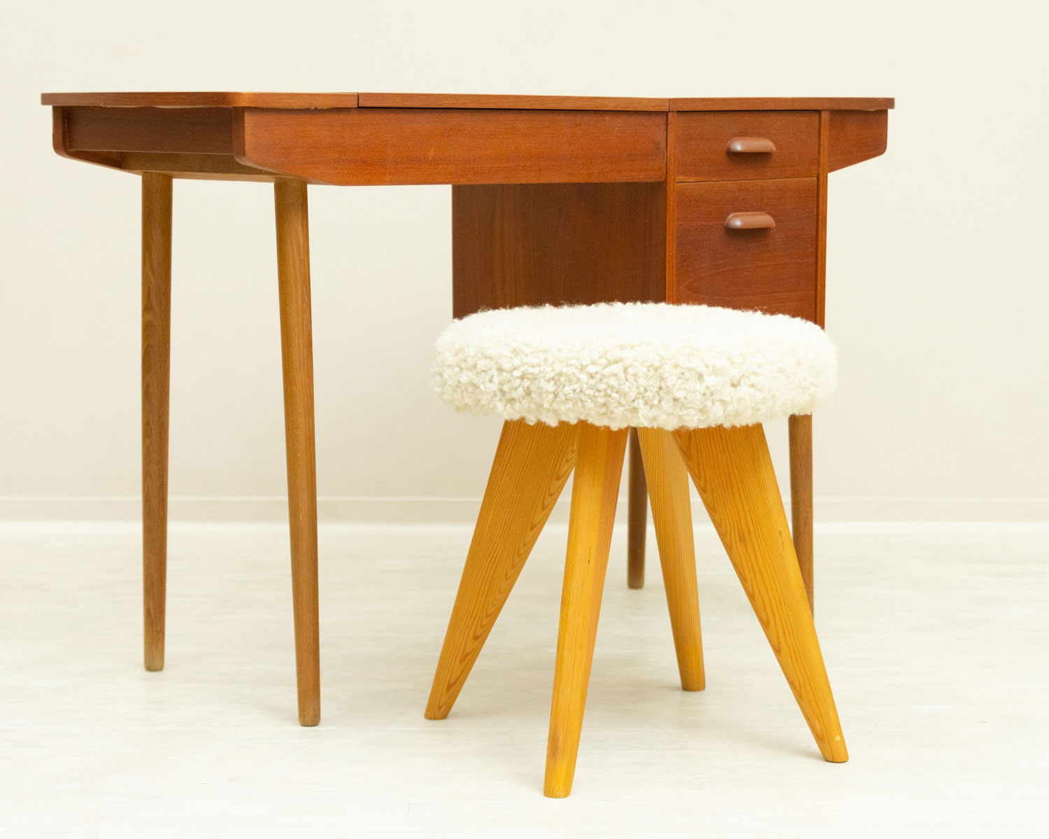 ̲ơ ġLambskin Stool  ǥޡȶ