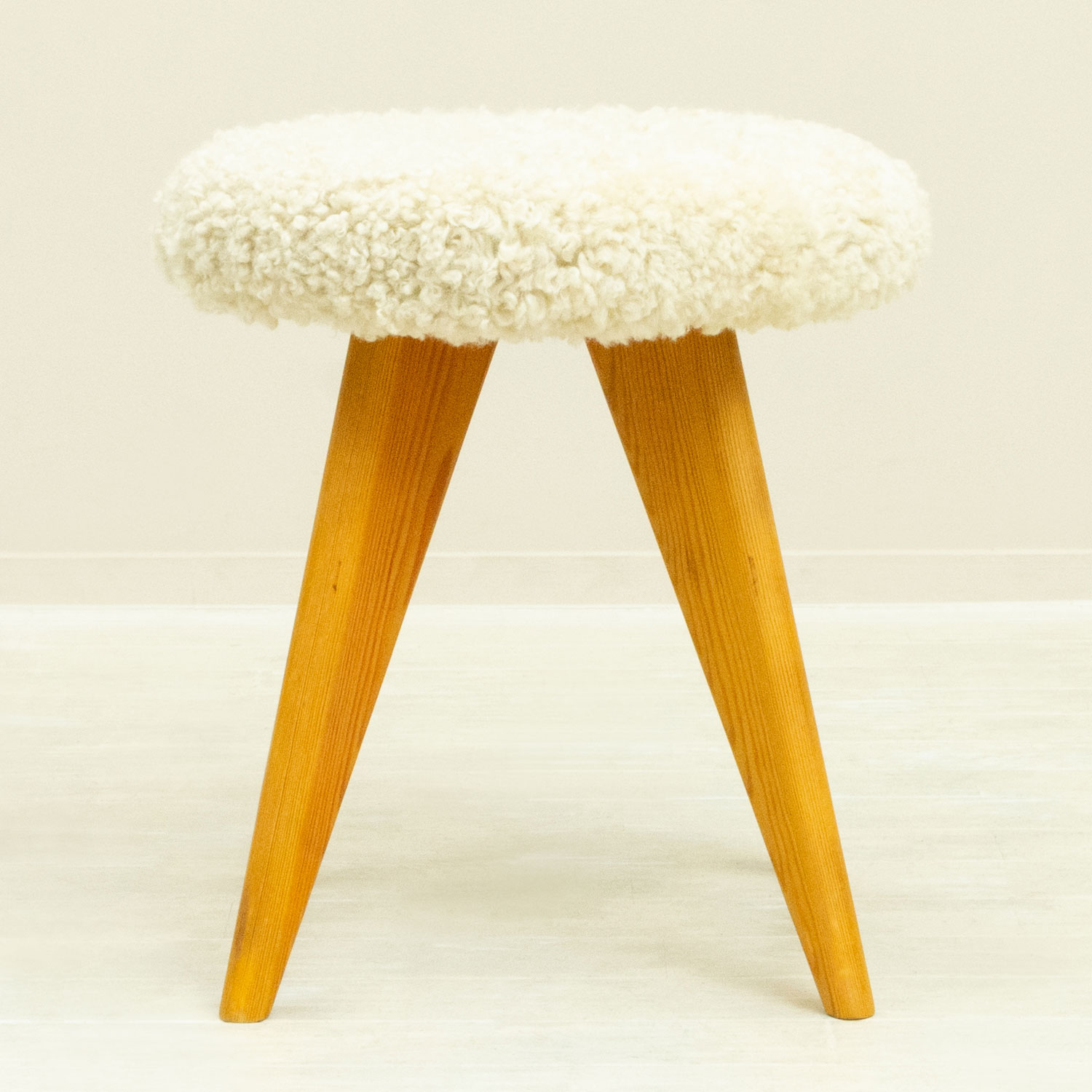 ̲ơ ġLambskin Stool  ǥޡȶ
