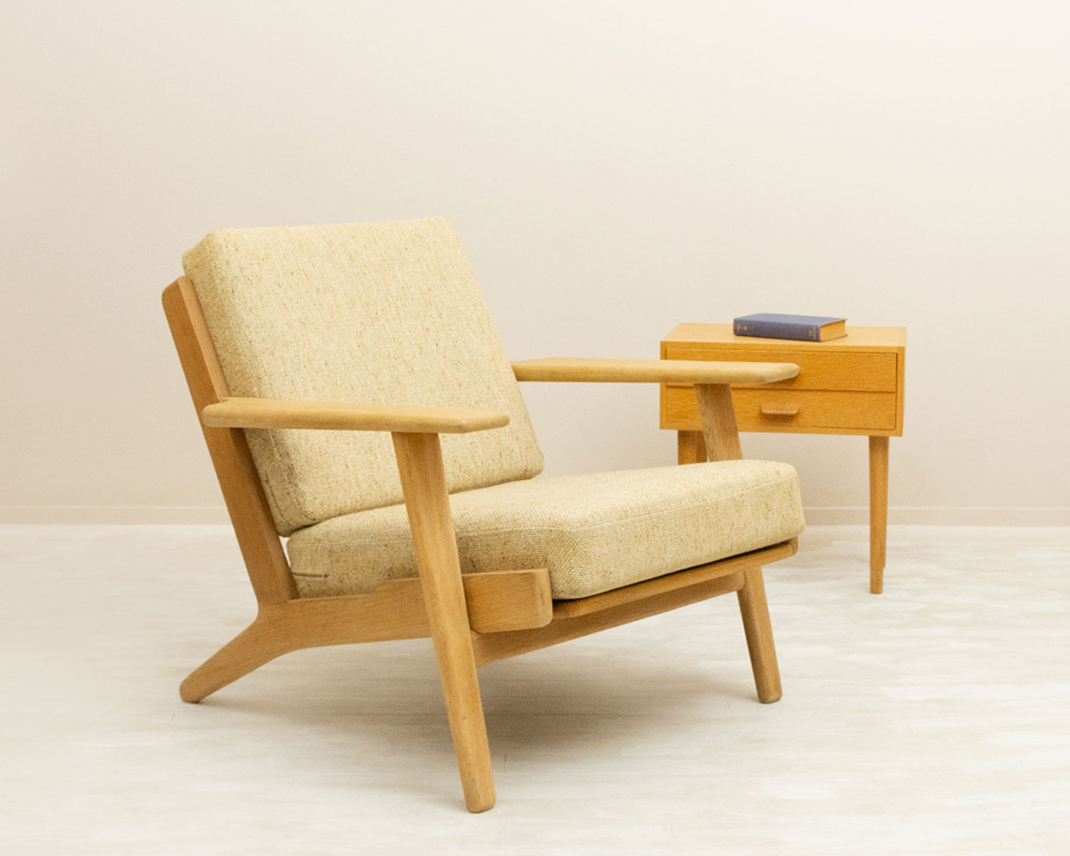 GE290 Easy Chair by Hans J Wegner
