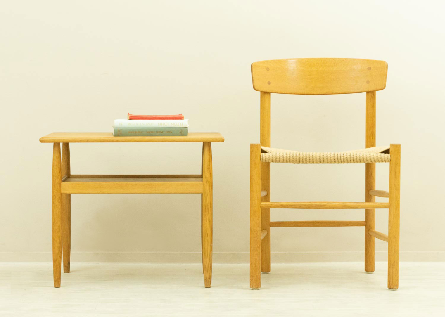 ���⡼��ơ��֥� �̲�������ơ��� �������� �ʥǥ�ޡ������ˡ�Scandinavian Vintage Oak Small Table – Denmark