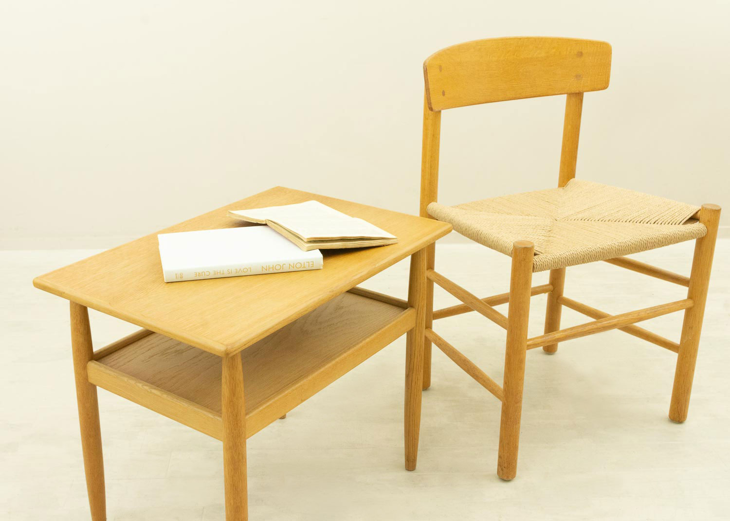 ���⡼��ơ��֥� �̲�������ơ��� �������� �ʥǥ�ޡ������ˡ�Scandinavian Vintage Oak Small Table – Denmark