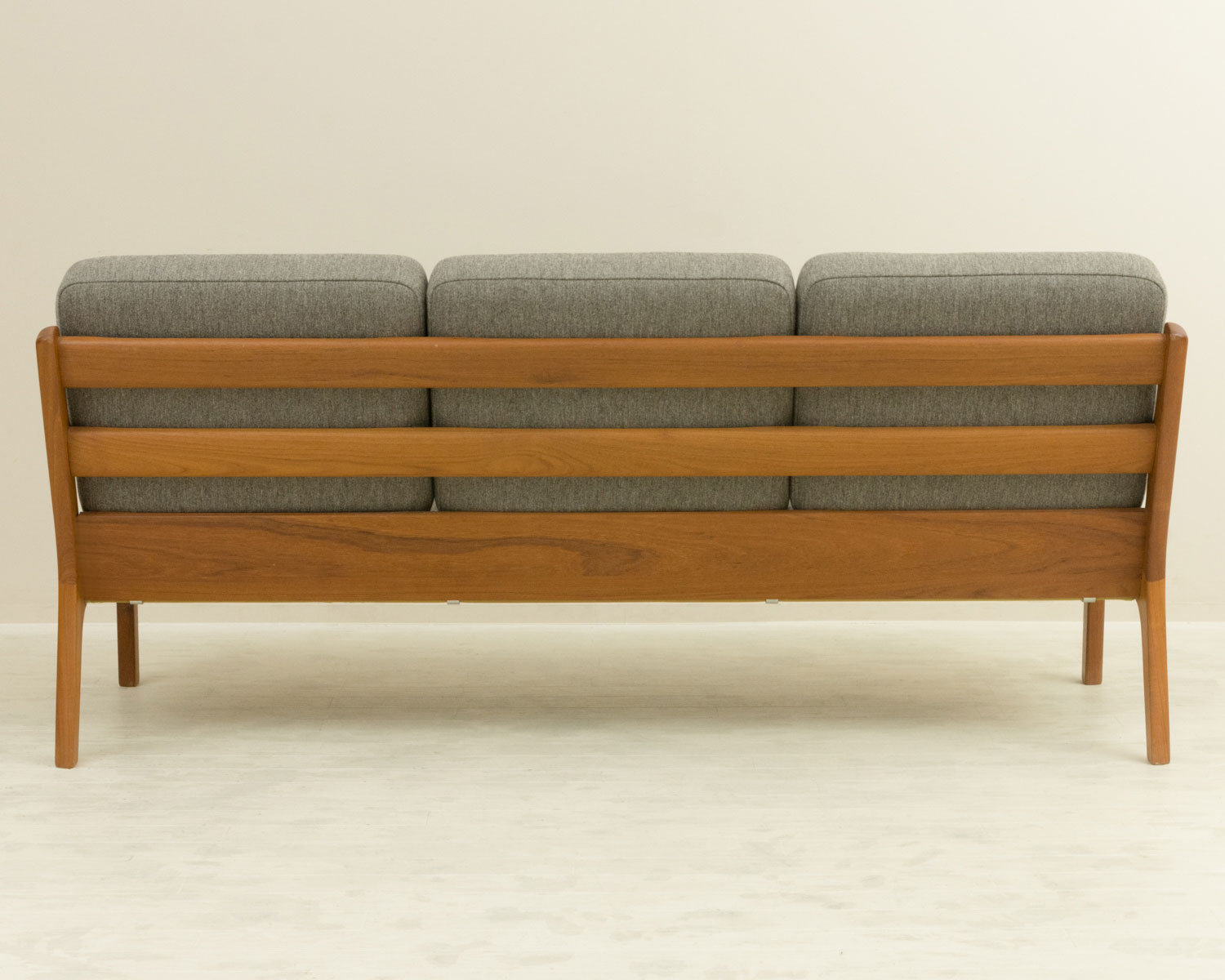 169 3seaters Sofa チーク by Ole Wansher 北欧家具 通販