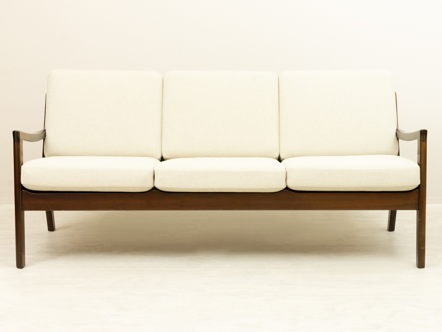 Ole Wanscher�ʥ����졦�����󥷥㡼�� #169 Senator 3seaters Sofa �̲�������ơ������ե� | ̾��ޥ��ۥˡ�