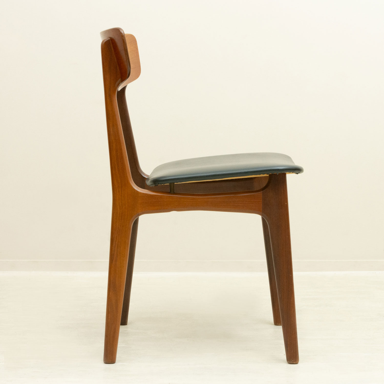 ��2�ӥ��åȡۥ����˥󥰥����� �̲�������ơ��� �������� �ʥǥ�ޡ����ˡ�Scandinavian Vintage Teak Dining Chairs