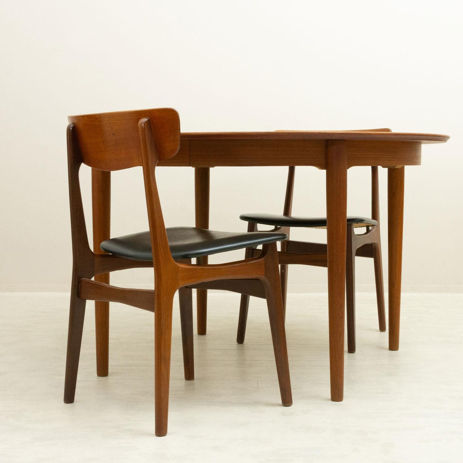 ��2�ӥ��åȡۥ����˥󥰥����� �̲�������ơ��� �������� �ʥǥ�ޡ����ˡ�Scandinavian Vintage Teak Dining Chairs