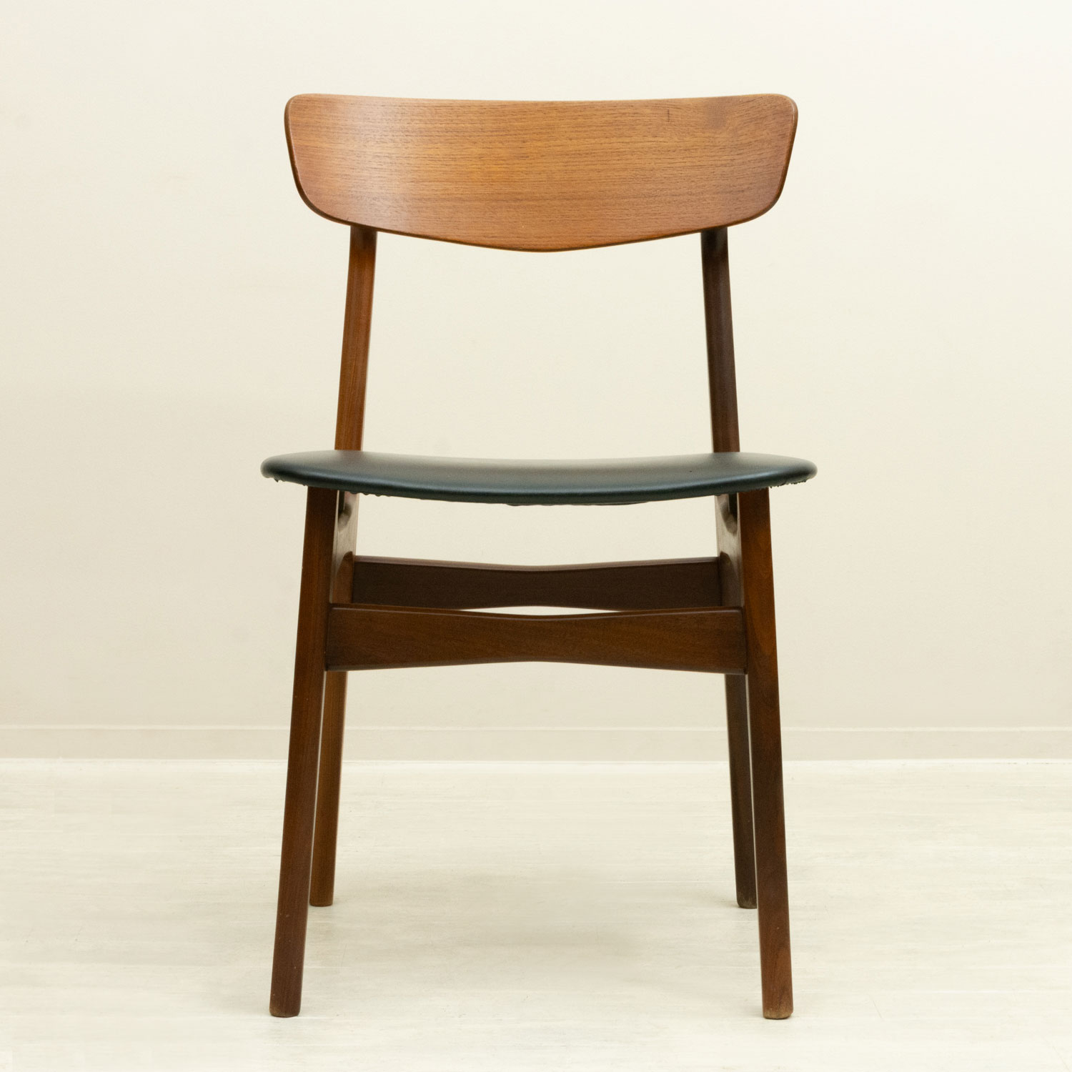 ��2�ӥ��åȡۥ����˥󥰥����� �̲�������ơ��� �������� �ʥǥ�ޡ����ˡ�Scandinavian Vintage Teak Dining Chairs