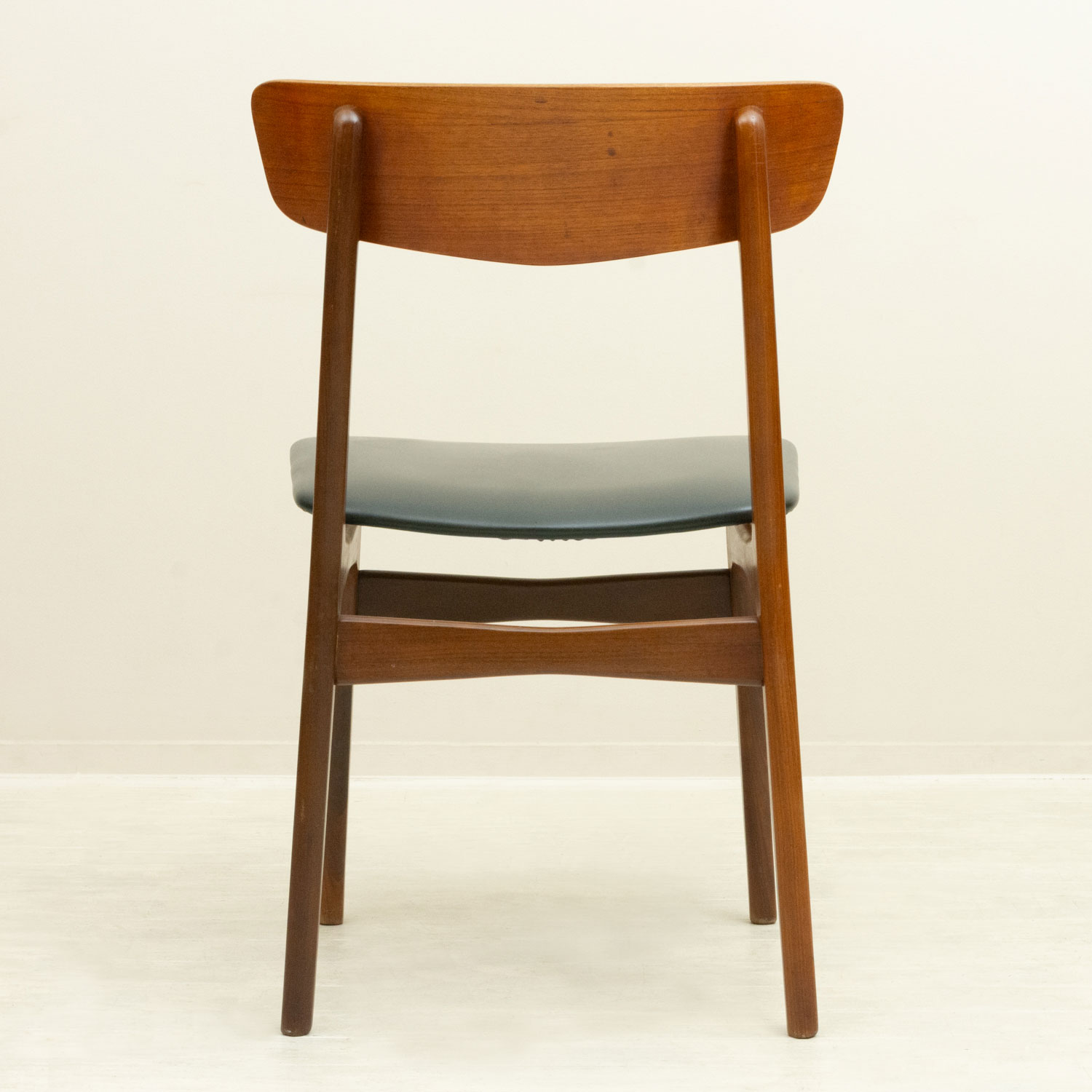 ��2�ӥ��åȡۥ����˥󥰥����� �̲�������ơ��� �������� �ʥǥ�ޡ����ˡ�Scandinavian Vintage Teak Dining Chairs