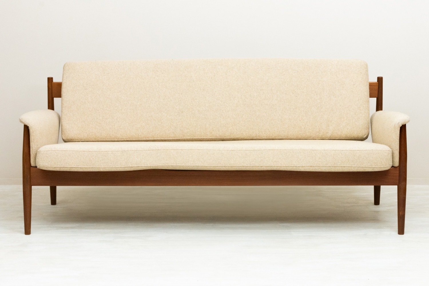 model.168 3seaters Sofa by Grete Jalk(���졼�ơ���륯)