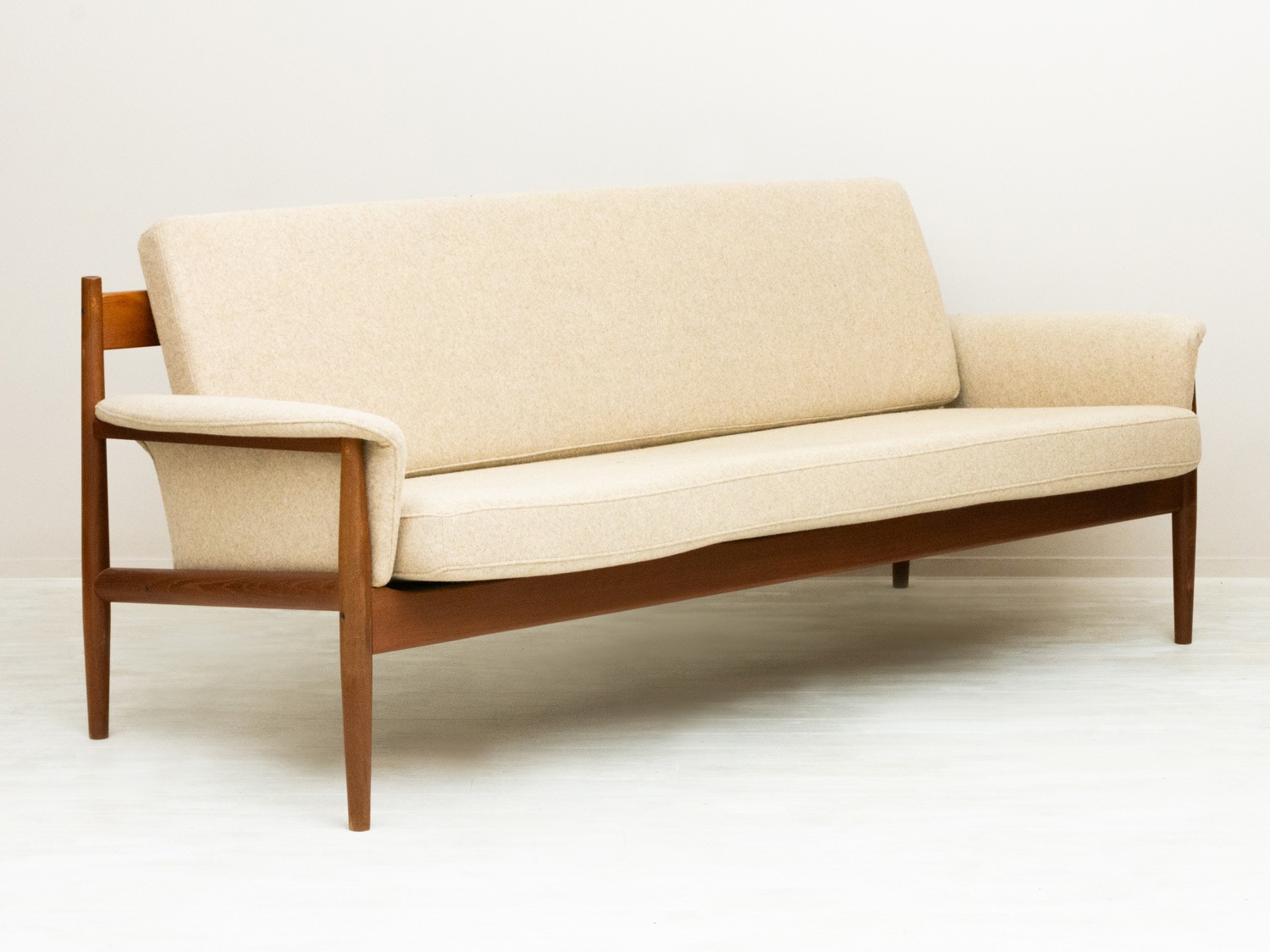 model.168 3seaters Sofa by Grete Jalk(���졼�ơ���륯)
