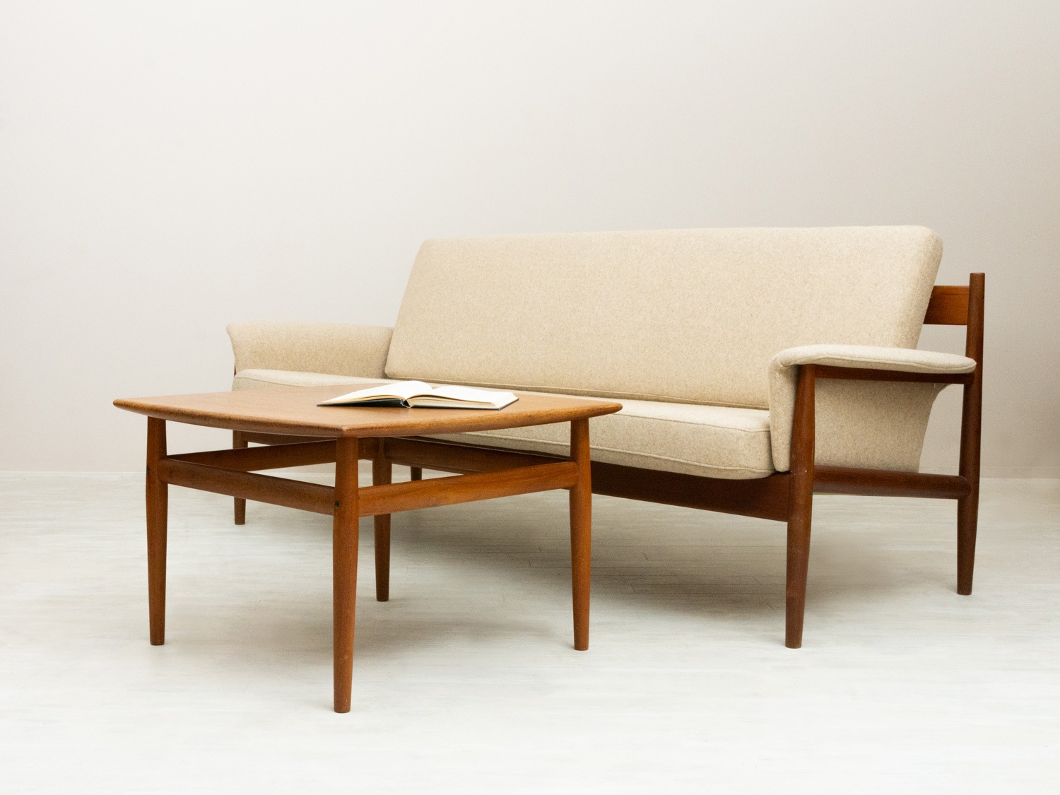 model.168 3seaters Sofa by Grete Jalk(���졼�ơ���륯)