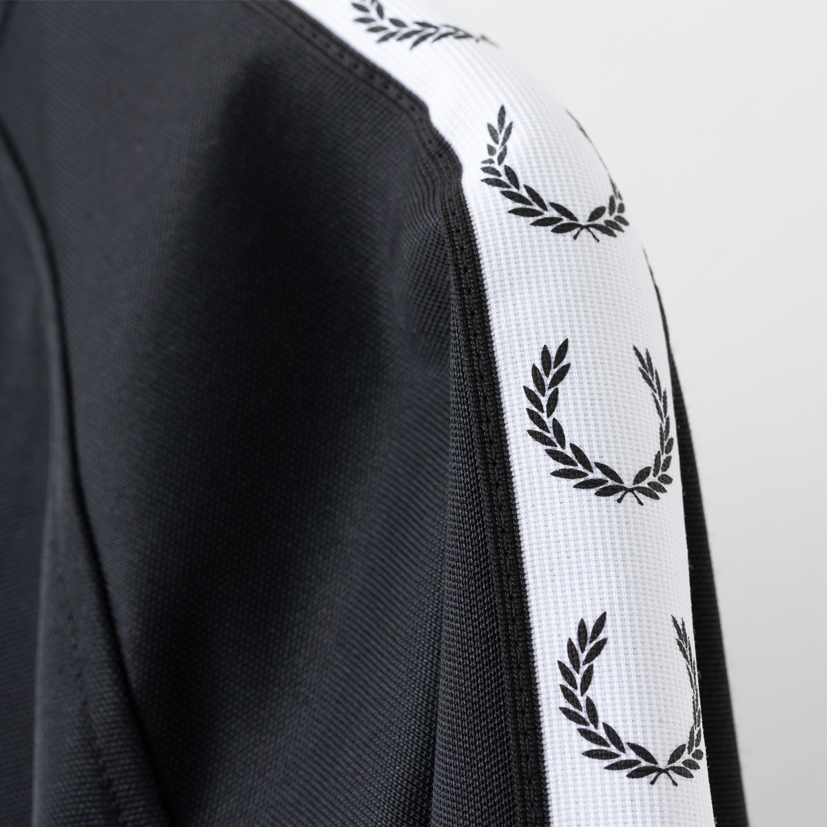 �ե�åɥڥ꡼ ���  �ȥ�å����㥱�å� ���㡼�� �������꡼���ơ��� Fred Perry ��˥��å��� ��������Ź 