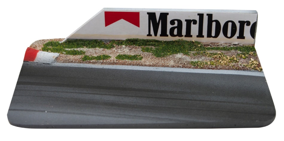 リアルプロダクト 1/43スケール ジオラマ D24e マルボロ