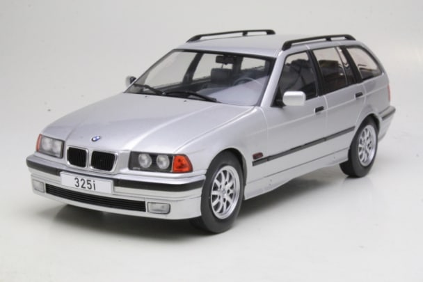 MCG 1/18 BMW 325i E36 ツーリング 1995 シルバー
